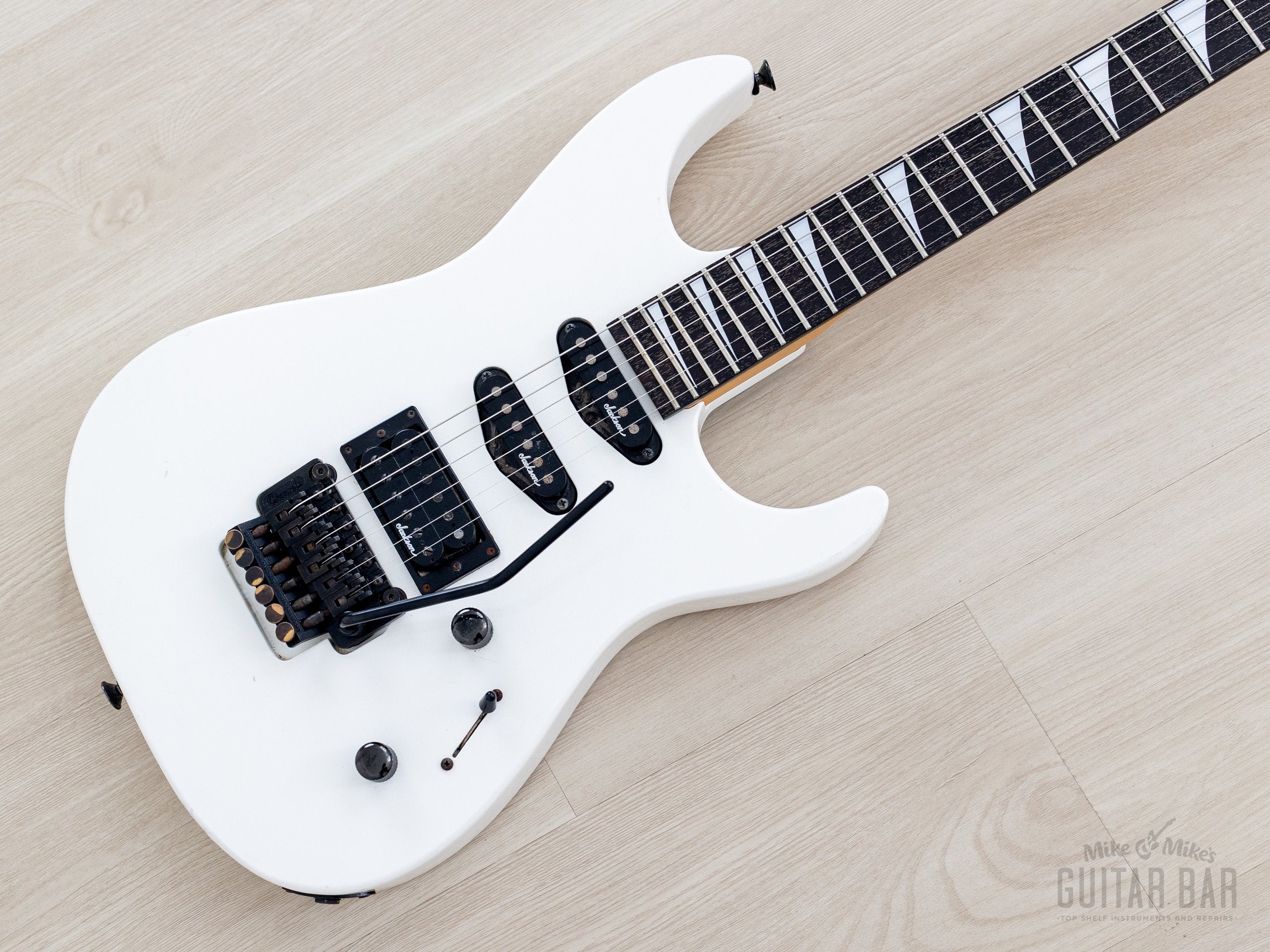 1989 Charvel Jackson DK-085-SSH Snow White w/ Floyd Rose, Japan