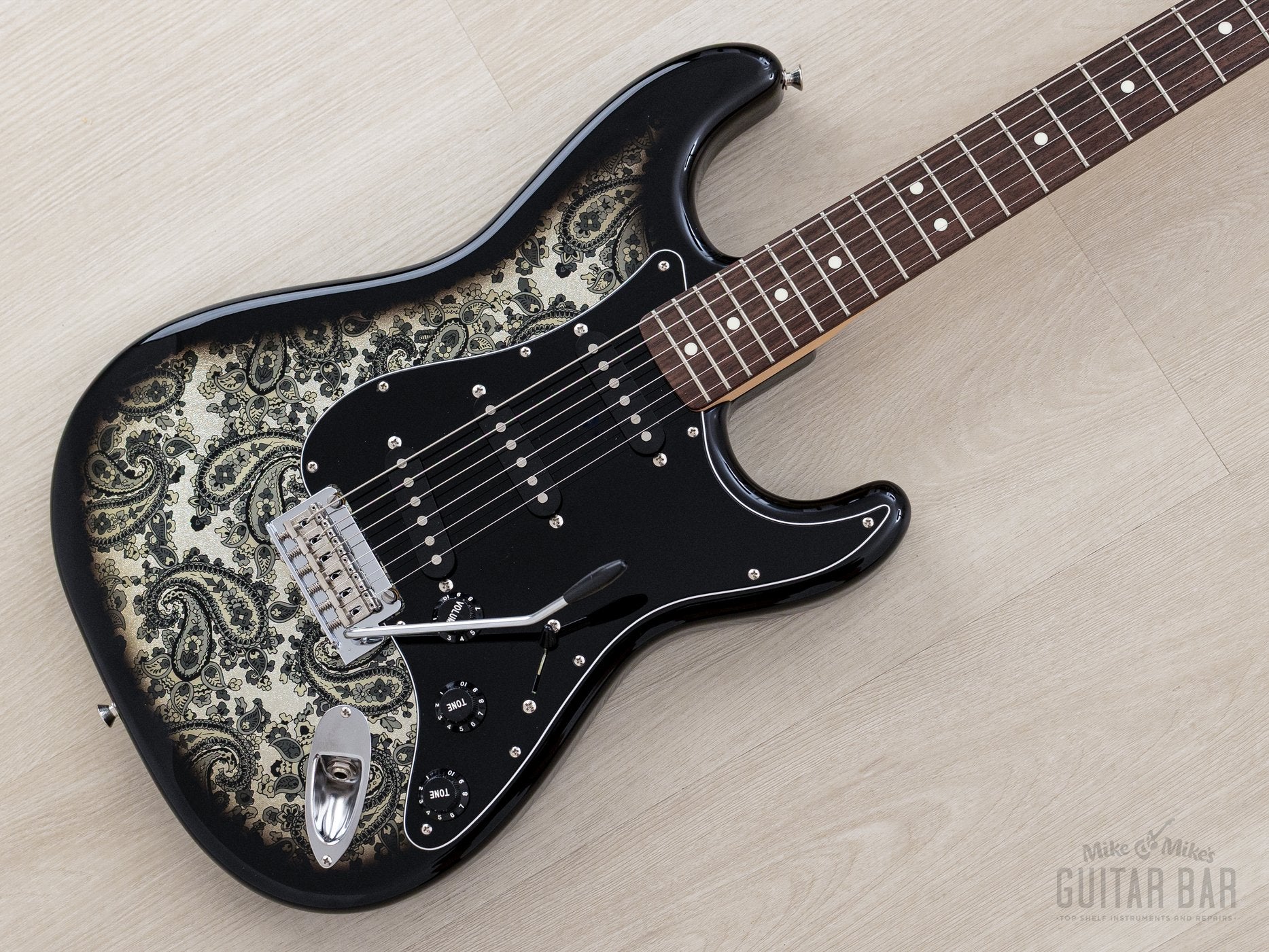 ギター Fender MEX Limited Black Paisley ST 2020 Fender Limited Stratocaster Black Paisley 1 of 30, Mint