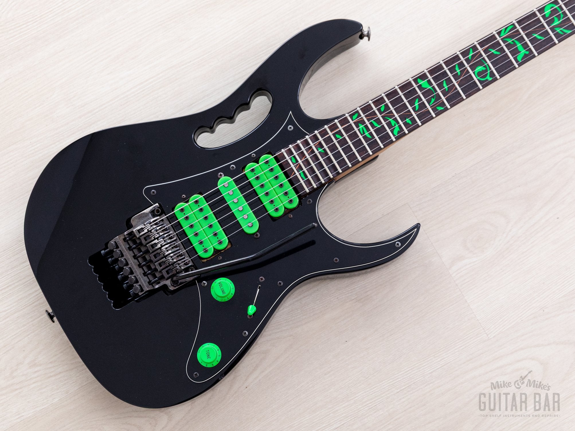 1990 Ibanez JEM777V Steve Vai Signature Black HSH w/ DiMarzio, Edge Tr