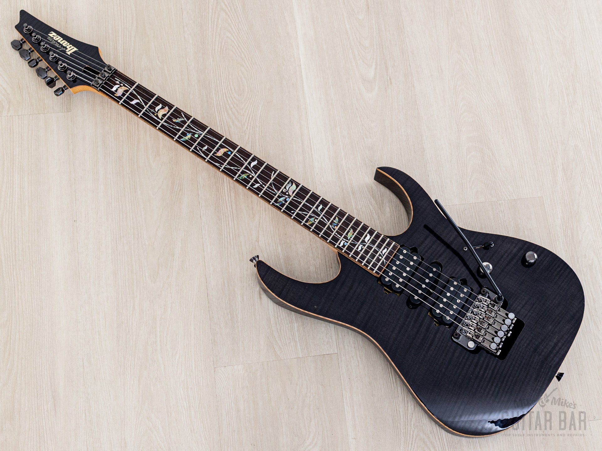 INGRAM BLACK EDITION 600 4号+ LTD JH-600 Black (2005) - Guitar Compare