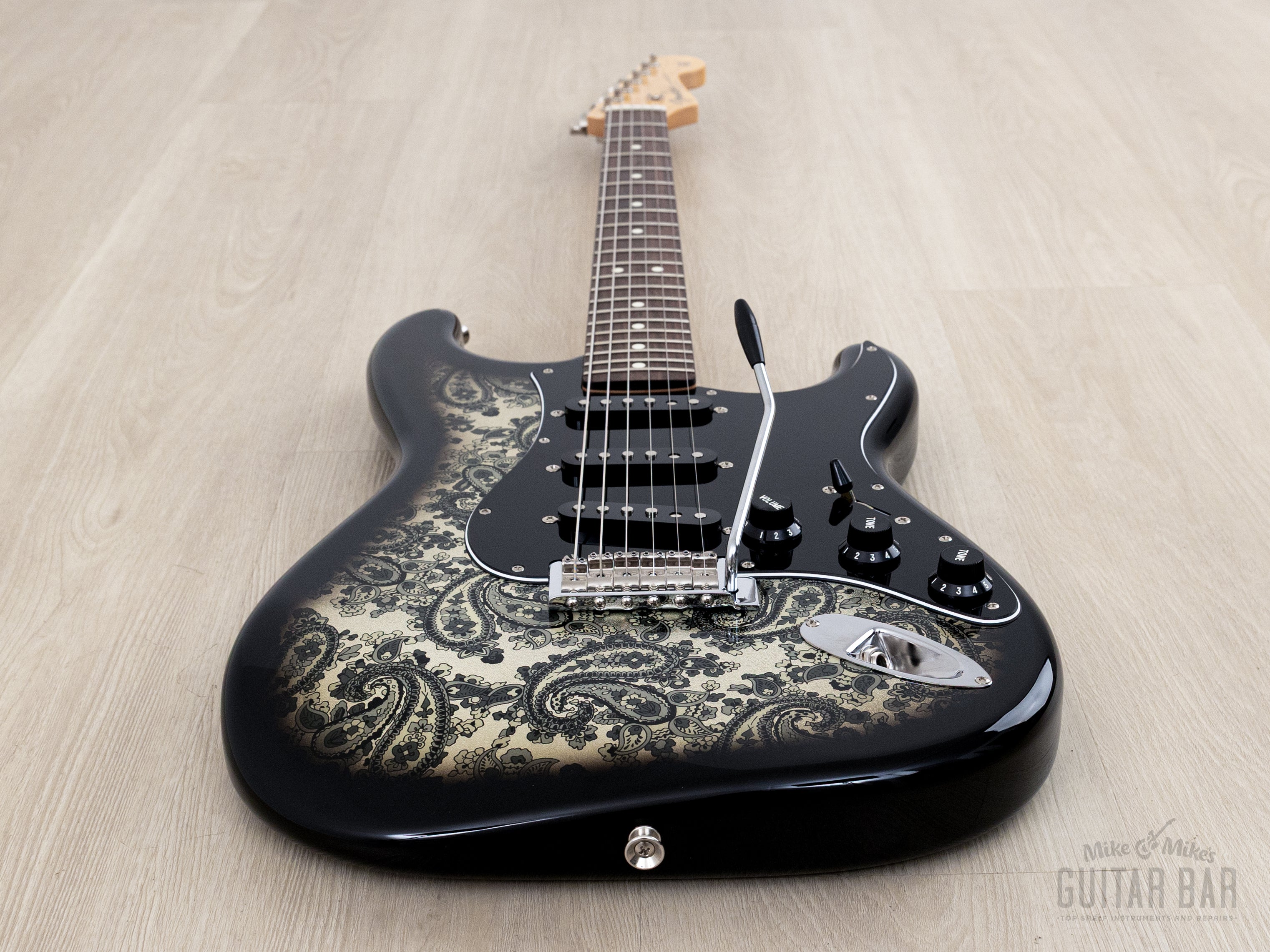 ギター Fender MEX Limited Black Paisley ST Fender Limited Black Paisley Stratocaster Electric Guitar
