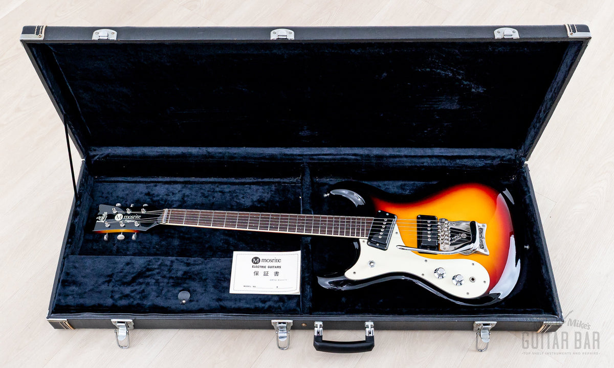 Left-handed Mosrite Super Custom '65 in open hardshell case