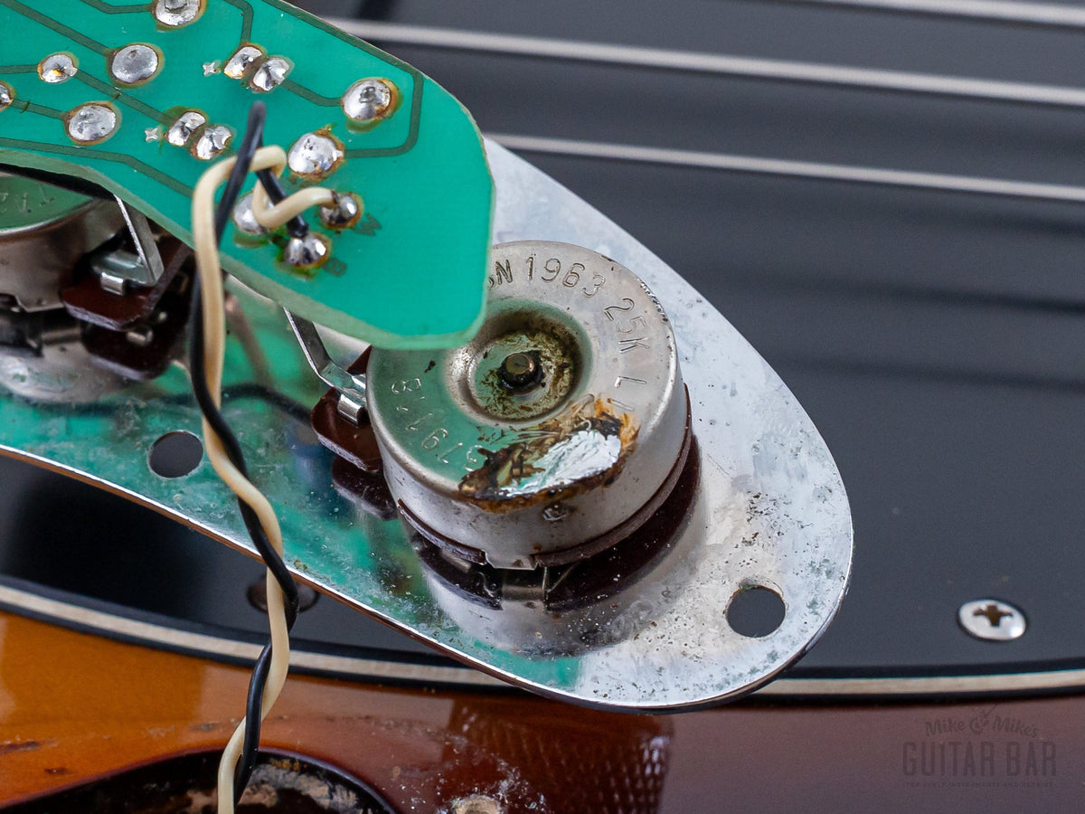 StingRay electronics and pot close-up