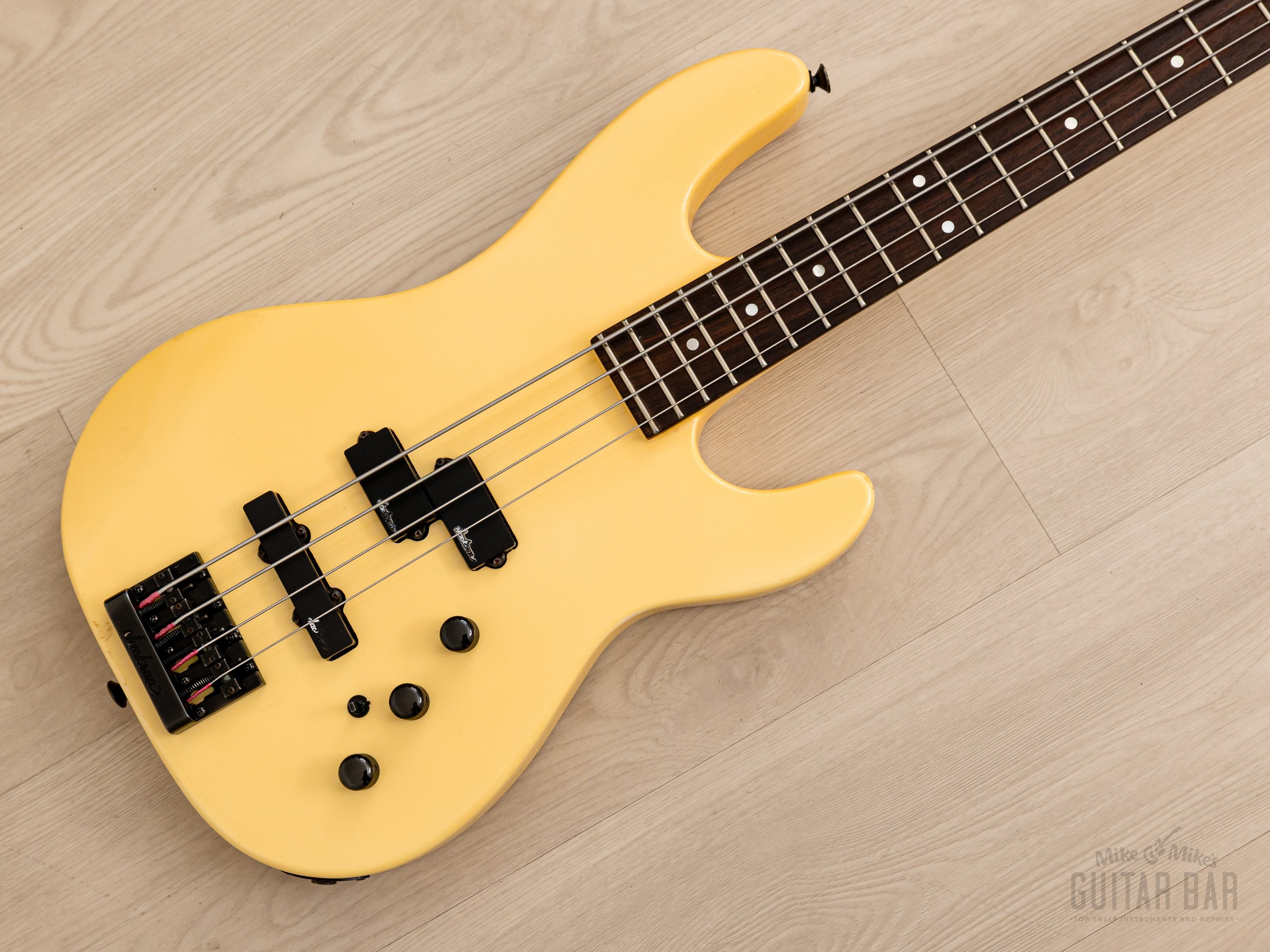 1986 Charvel Jackson Model 3B Vintage Neck Through PJ Bass Pearl White –  Mike & Mike's Guitar Bar