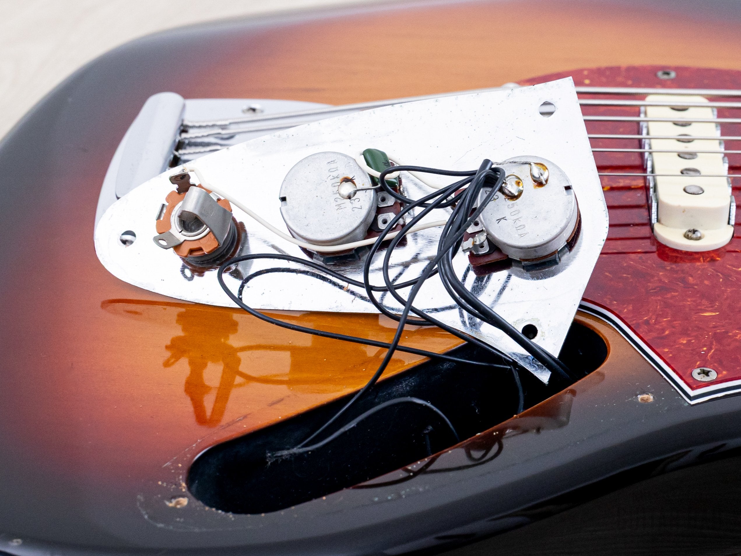 1992 Fender Custom Edition Bass VI Sunburst, 100% Original, Japan MIJ