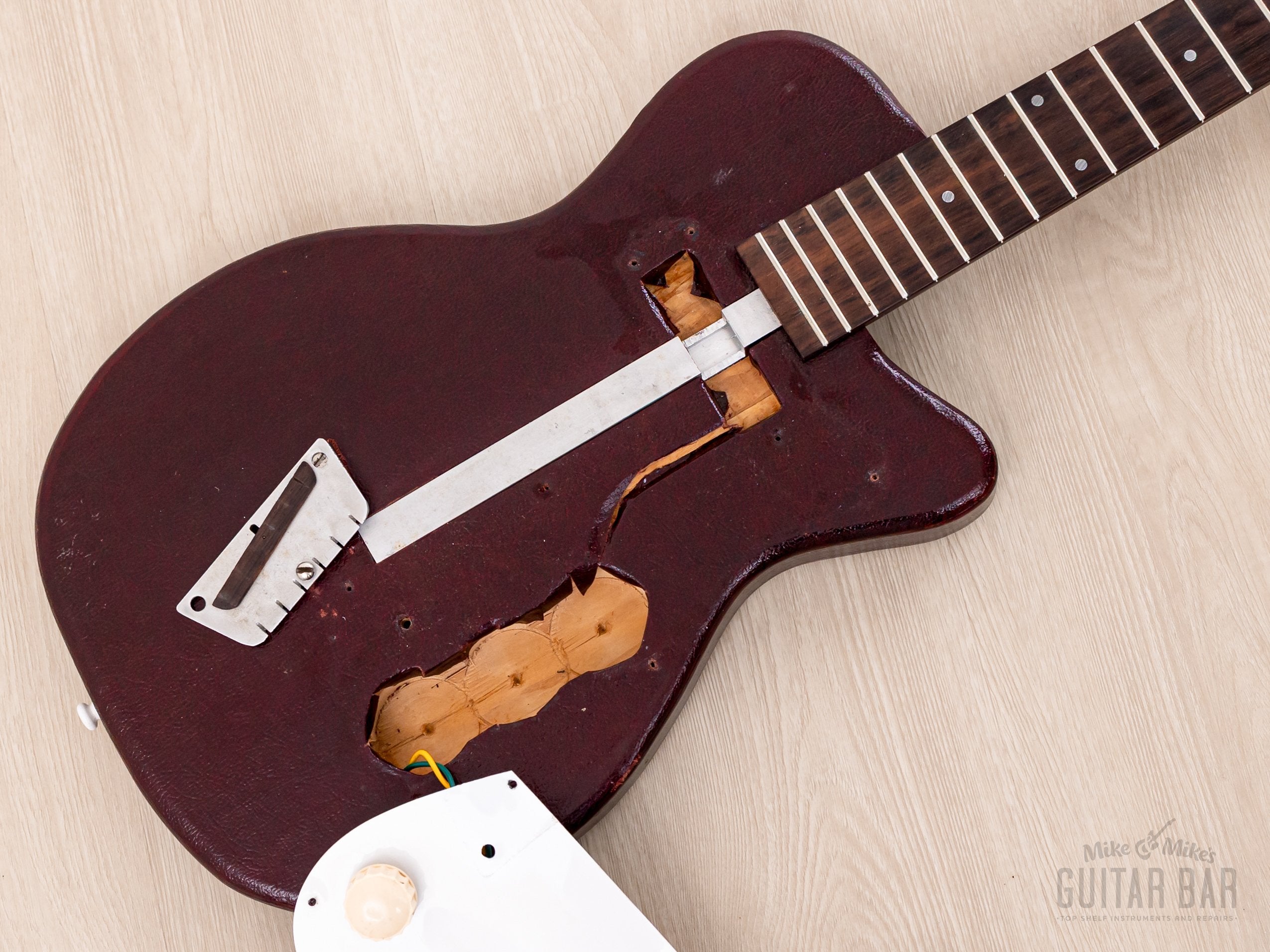 1954 Silvertone 1375 Danelectro-Made Vintage Peanut Guitar, 100% Original & Near-Mint w/ Case
