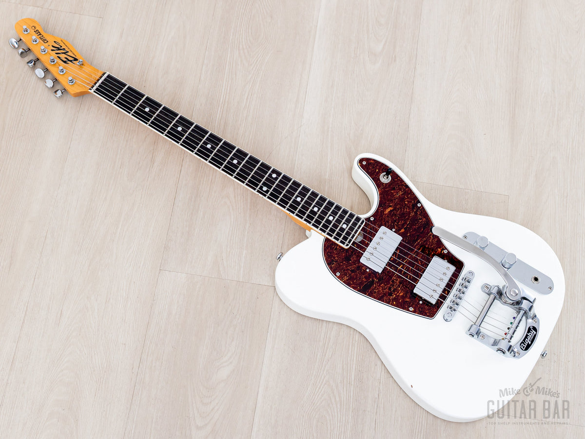 2016 Elk Cutlass CT Limited Edition White, full front angled view, neck side