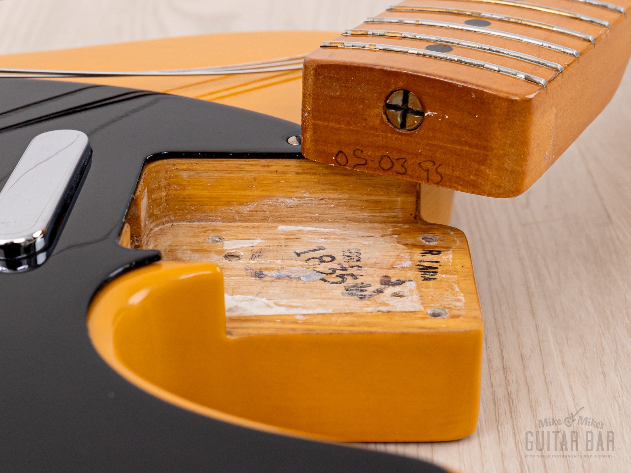 1995 Fender American Vintage '52 Telecaster Butterscotch w/ Case