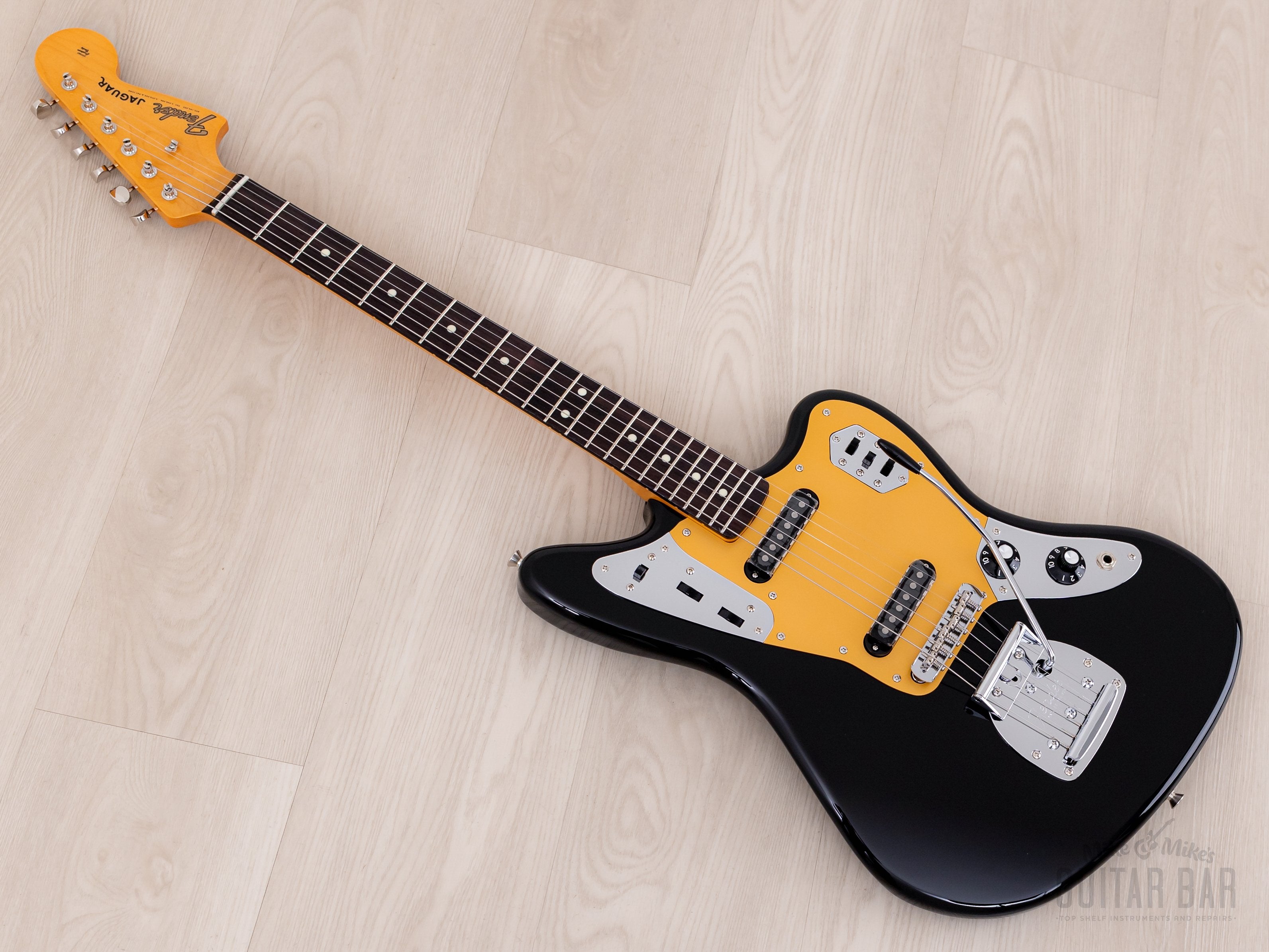 ギター Fender /Japan Traditional 60s Jaguar2024 2024 Fender Traditional II 60s Jaguar Black w/ Gold Guard, Ishibashi F