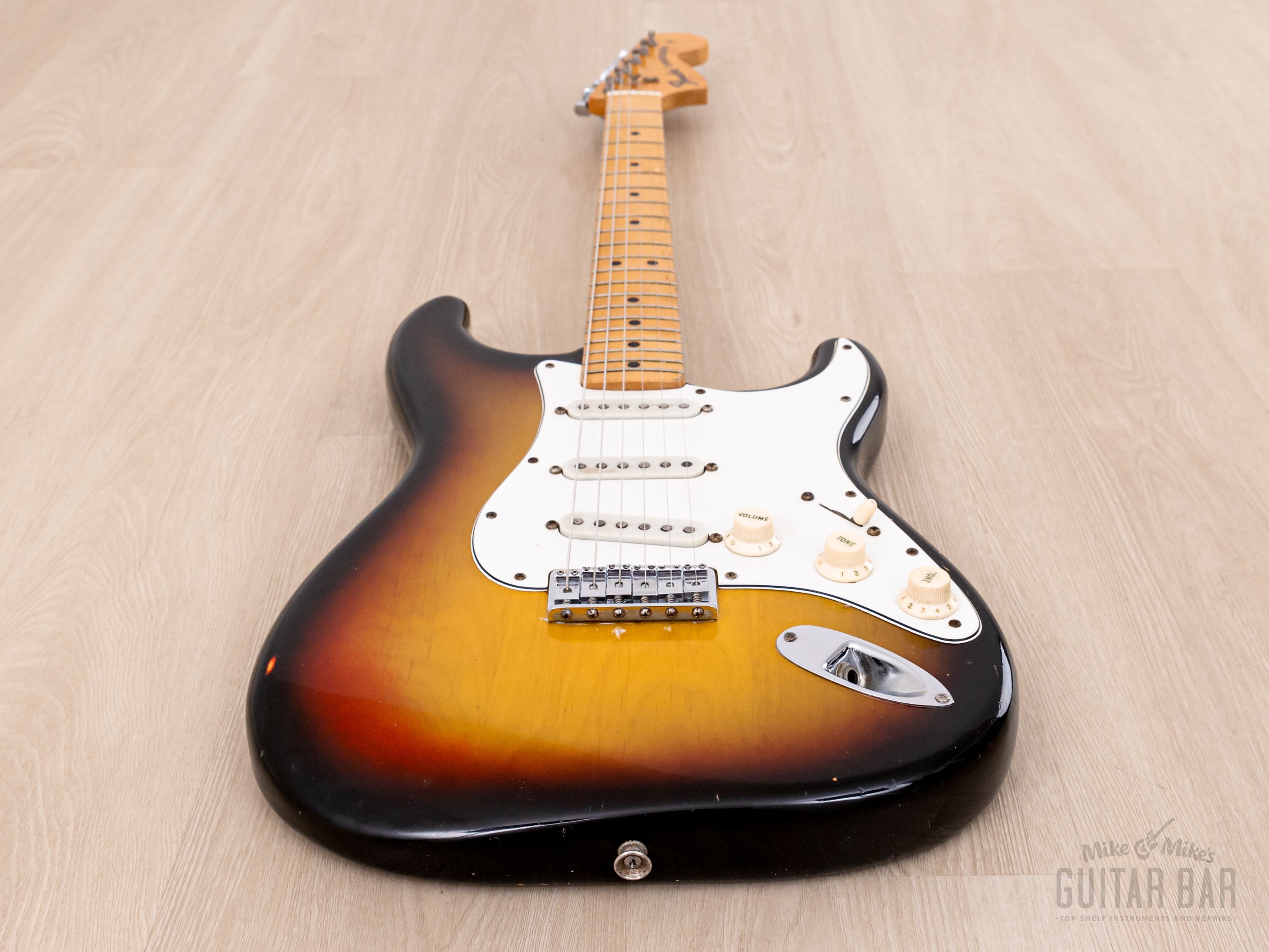1975 Fender Stratocaster Hardtail Vintage Guitar Sunburst w/ Case