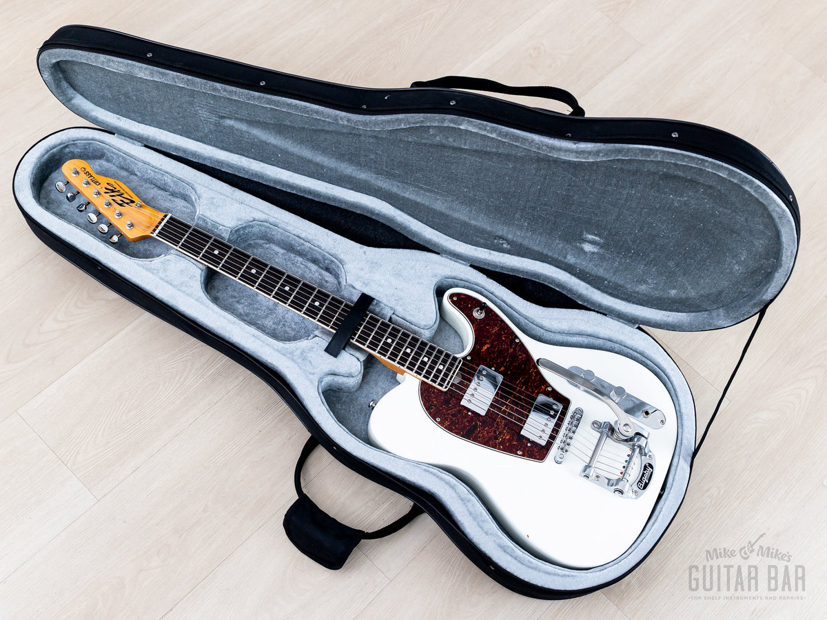 2016 Elk Cutlass CT Limited Edition White, guitar in open softshell case