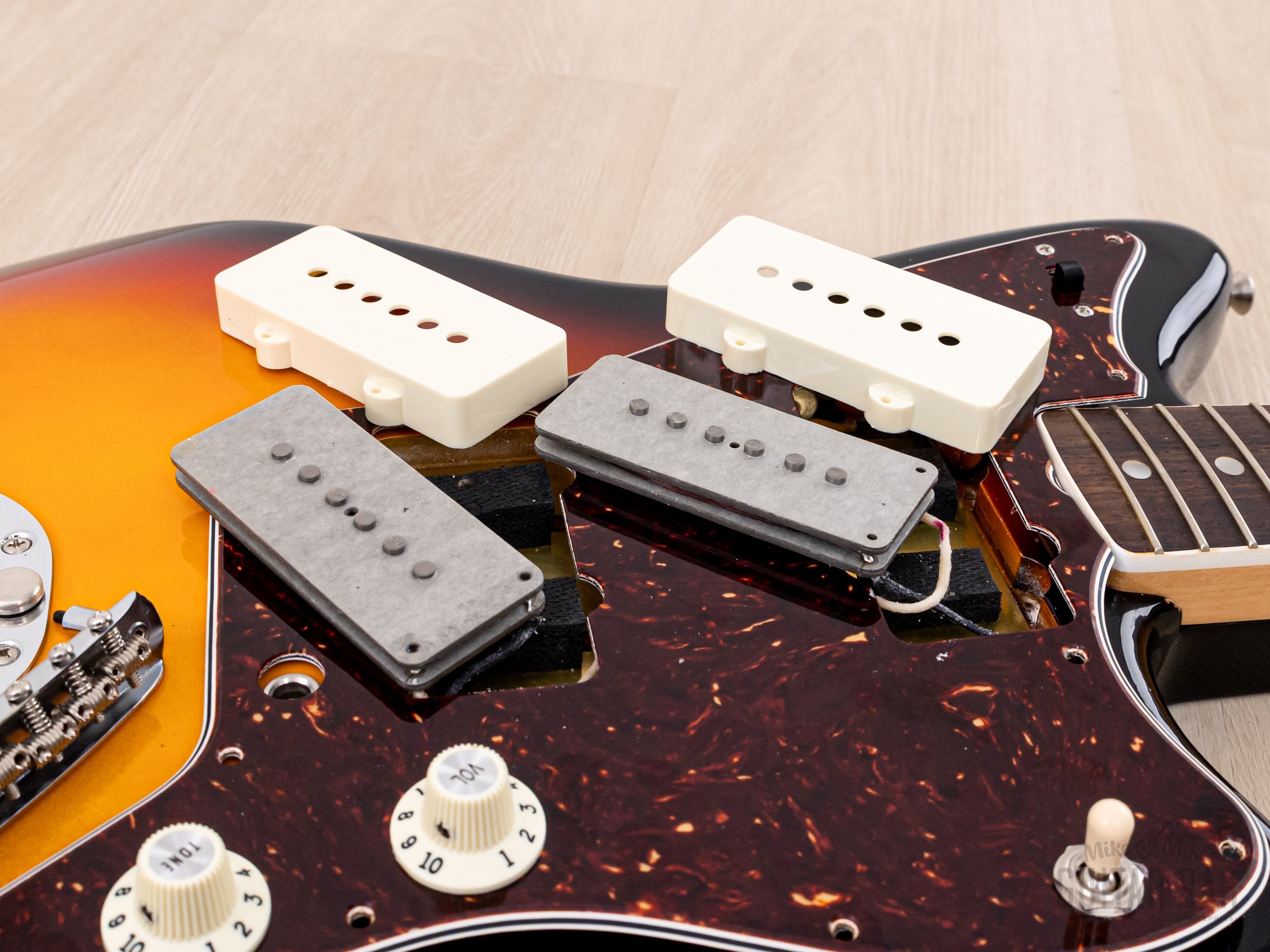 2016 Fender American Vintage '65 Jazzmaster Sunburst w/ Case & Hangtag