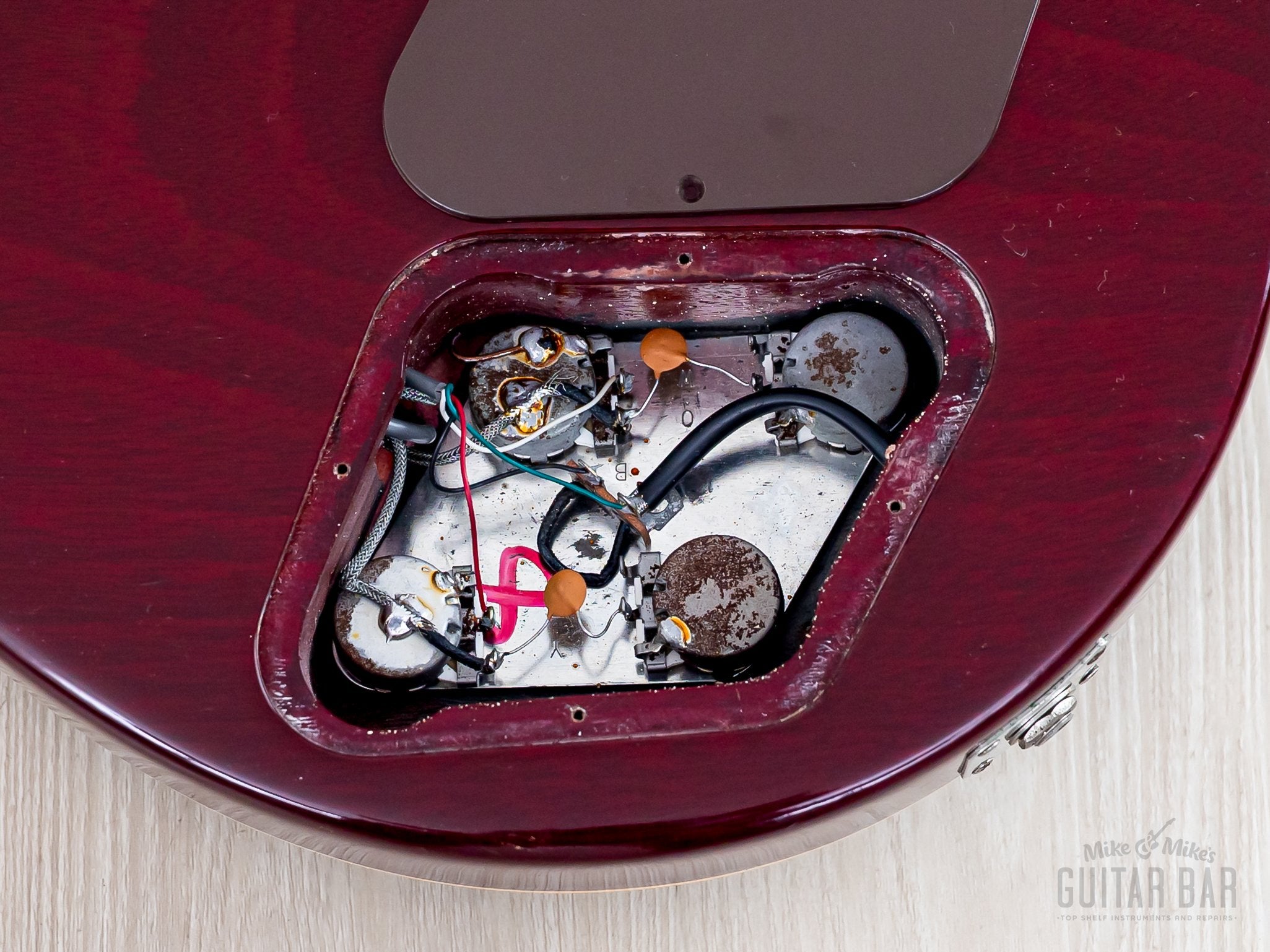 1996 Gibson Les Paul Standard Flame Top Wine Red One-Piece Body, 100%