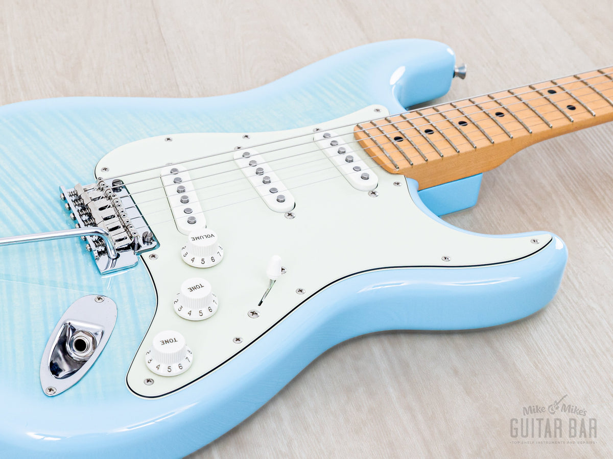 2024 Fender Hybrid II Stratocaster Flame Celeste Blue, body close-up