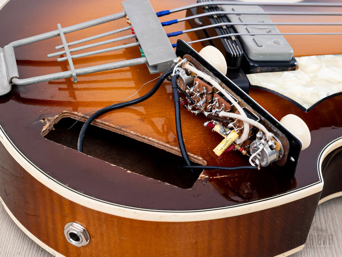 1960s Hofner 500/1 bass electronics view