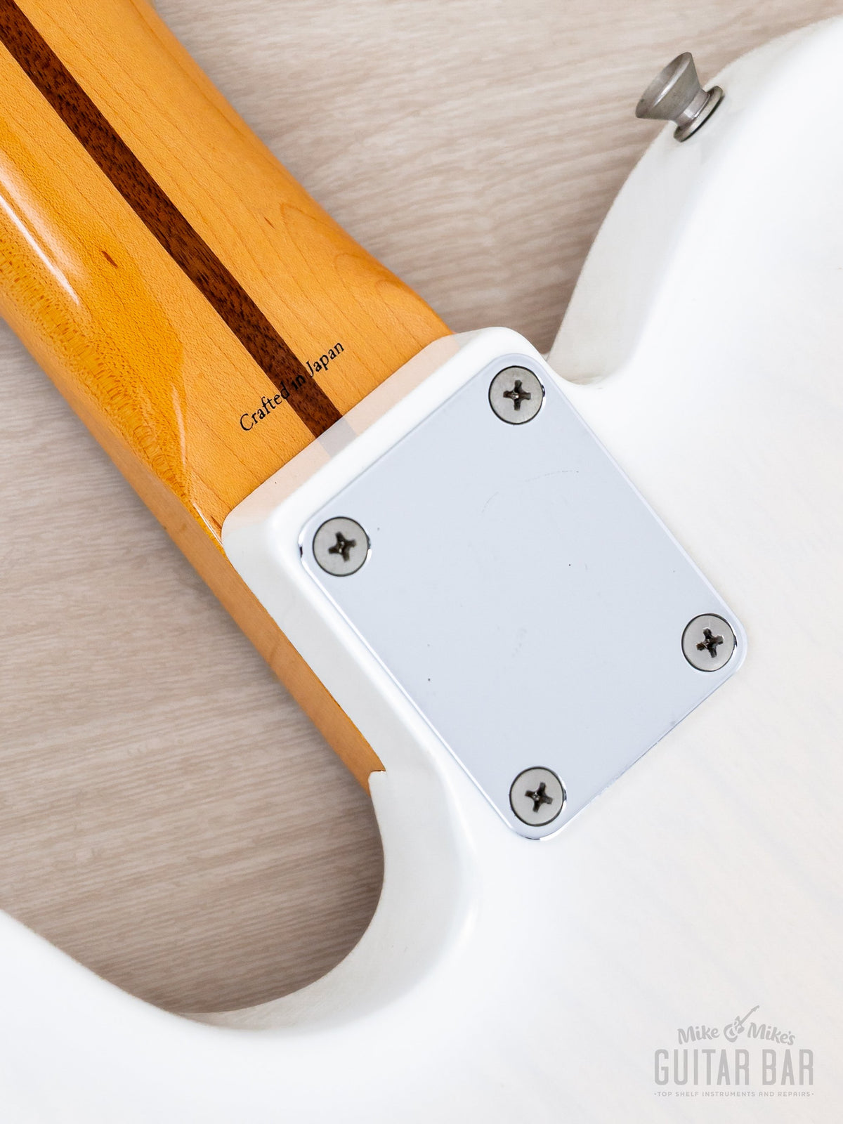 TN90-SPL Thinline Telecaster White Solid Gold neck plate close-up
