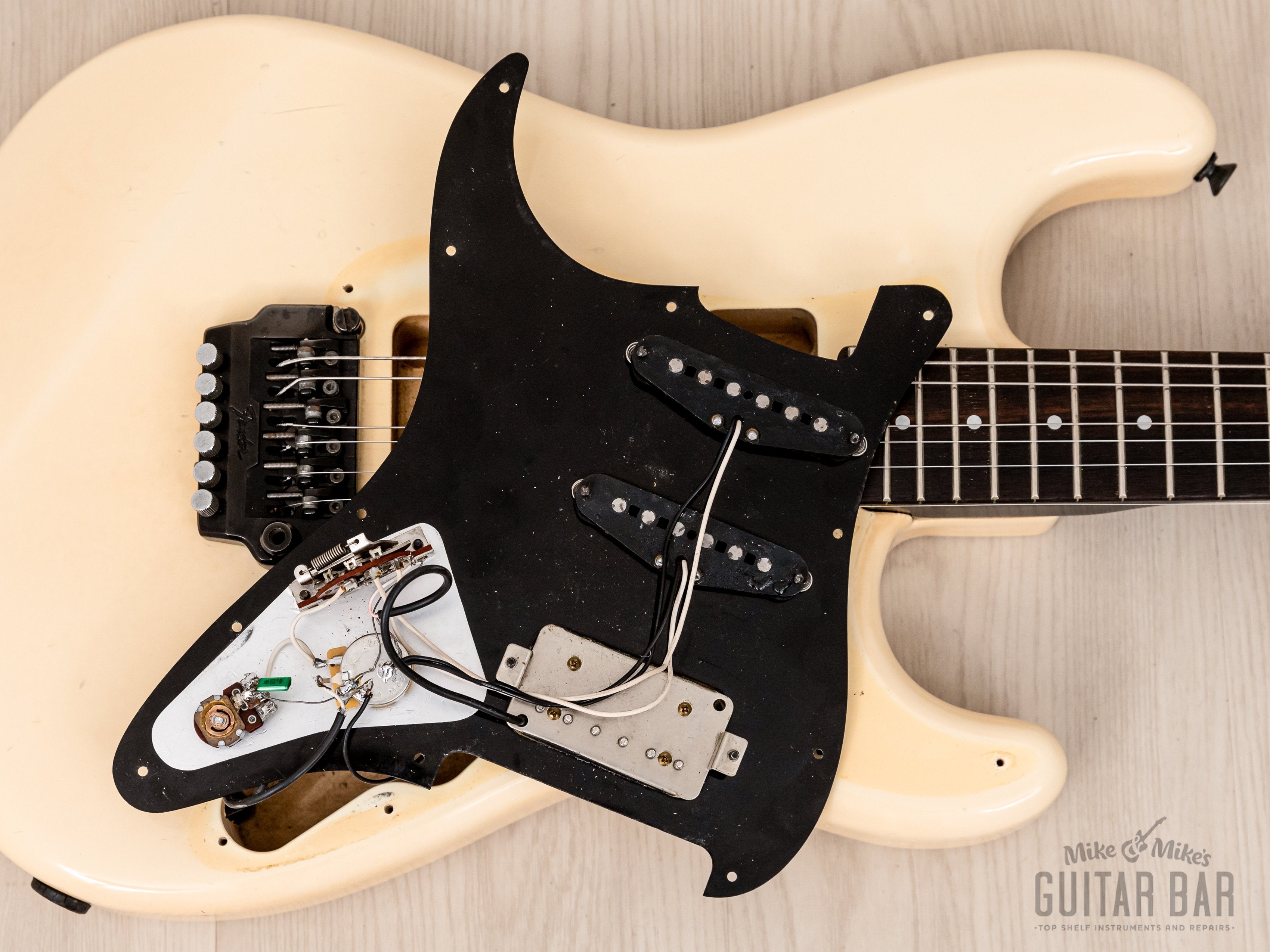 1987 Fender Boxer Series Stratocaster ST-556 SSH Superstrat Snow White, Japan MIJ Fujigen
