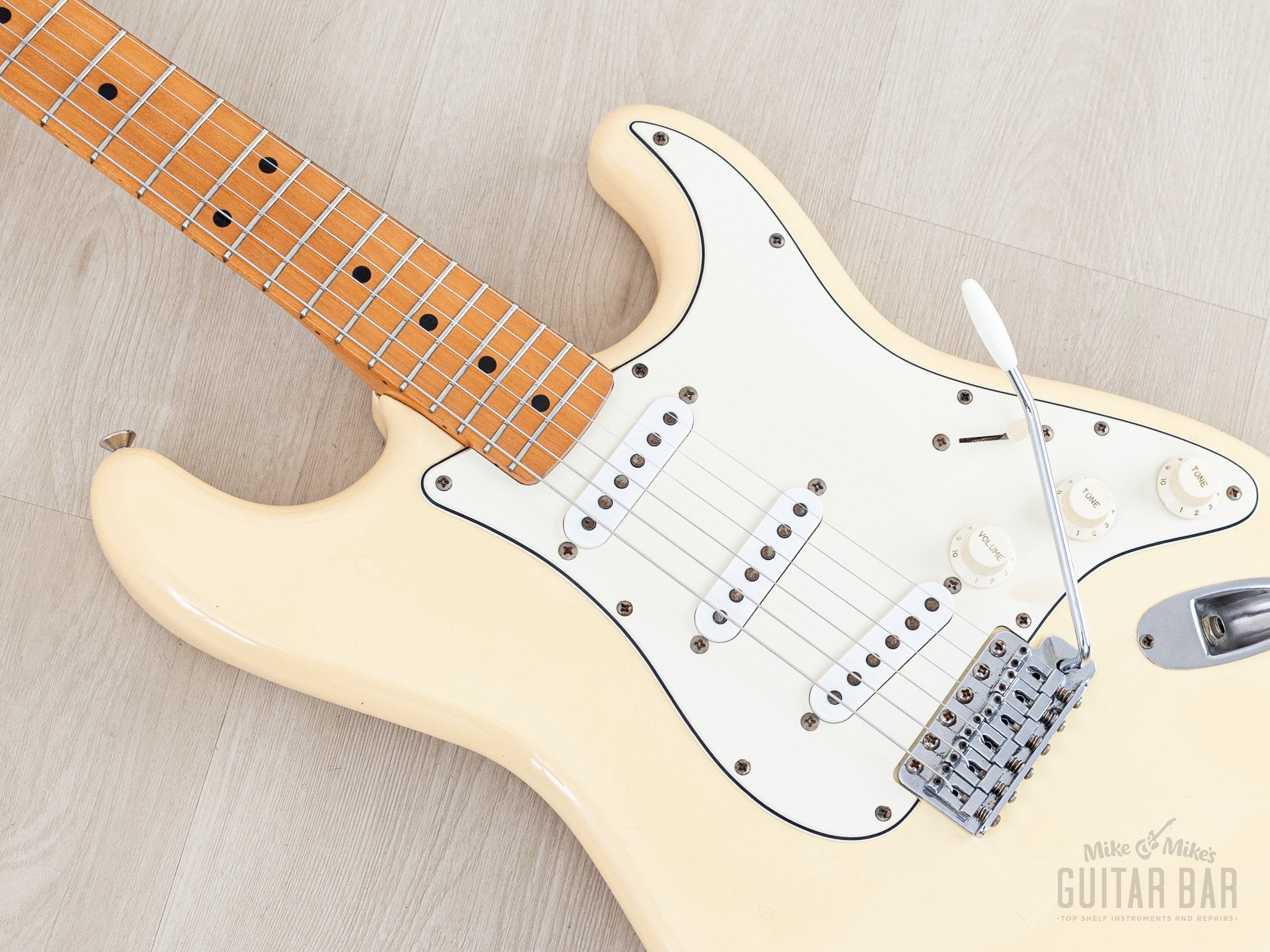 1983 Fender JV Stratocaster '72 Vintage Reissue ST72-55 Olympic White,