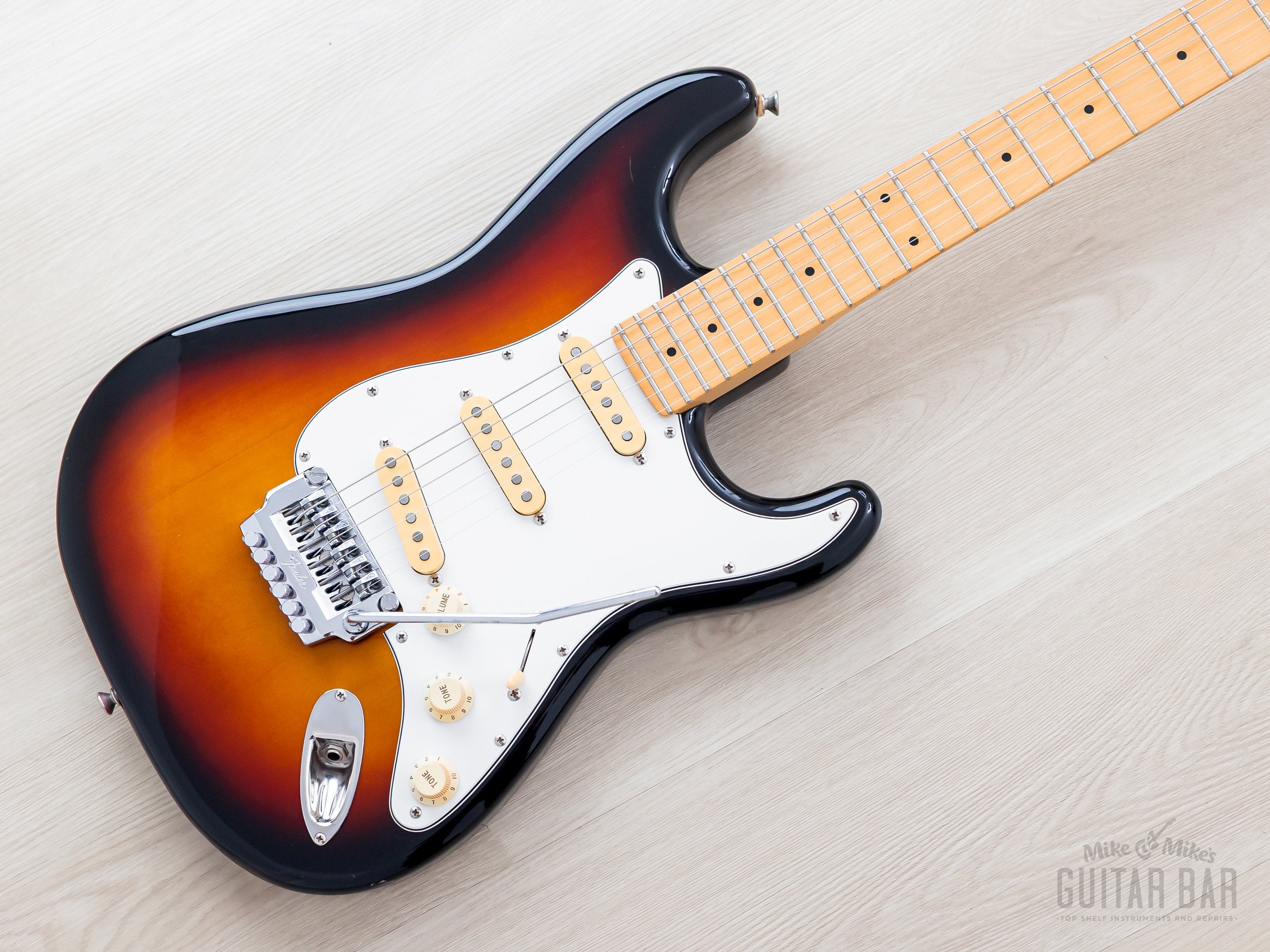 ギター Fender JAPAN Stratocaster boxer st-555 1985 Fender Boxer Series Stratocaster ST557 Sunburst w/ Blade Shooter,