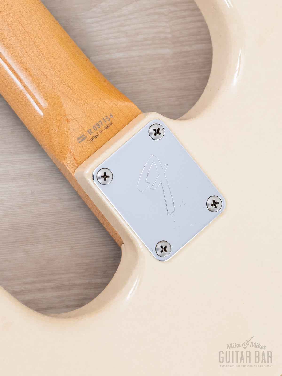 Neck plate close-up
