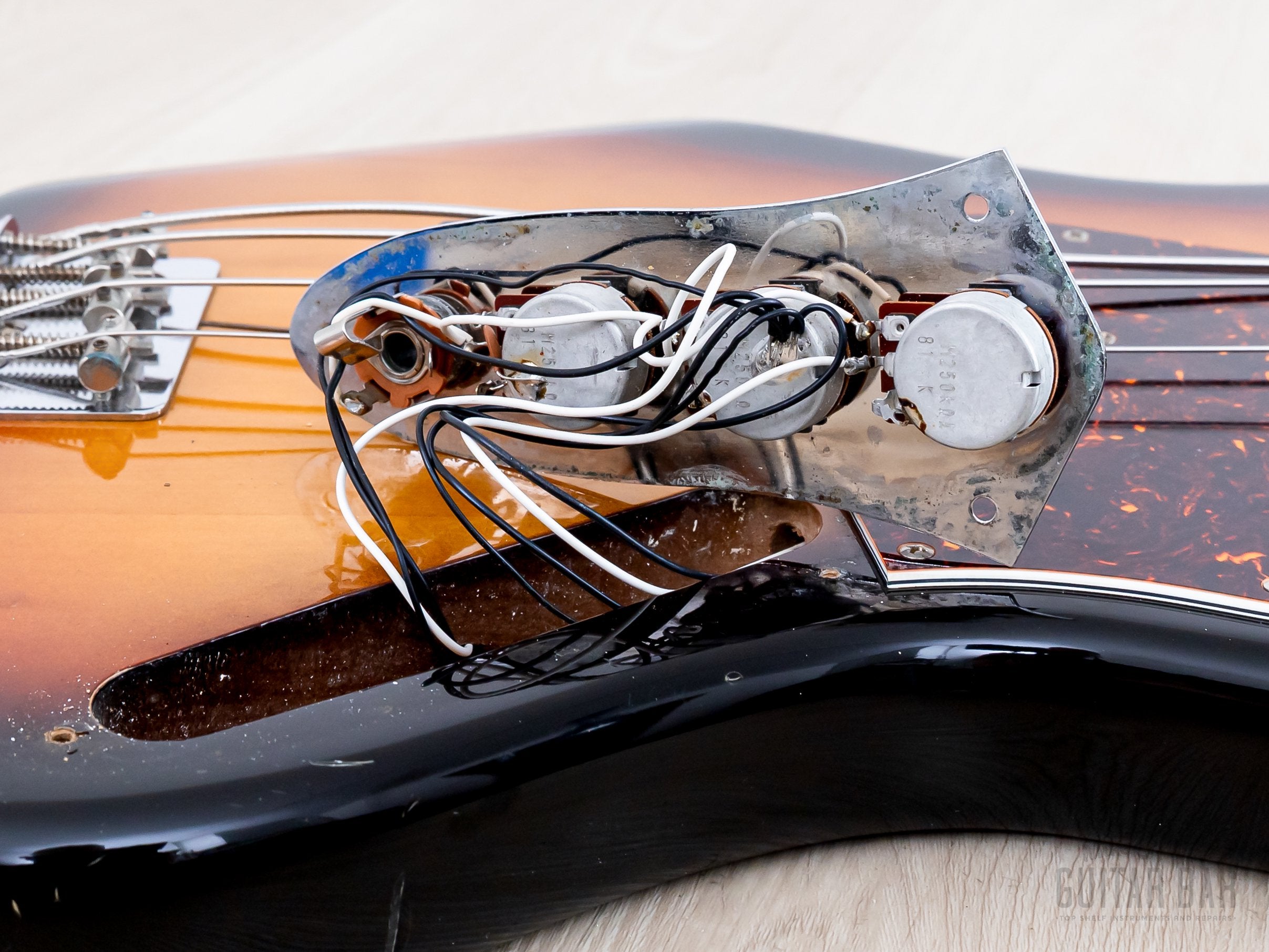 1988 Fender Jazz Bass '62 Vintage Reissue JB62-60 Sunburst, Japan MIJ