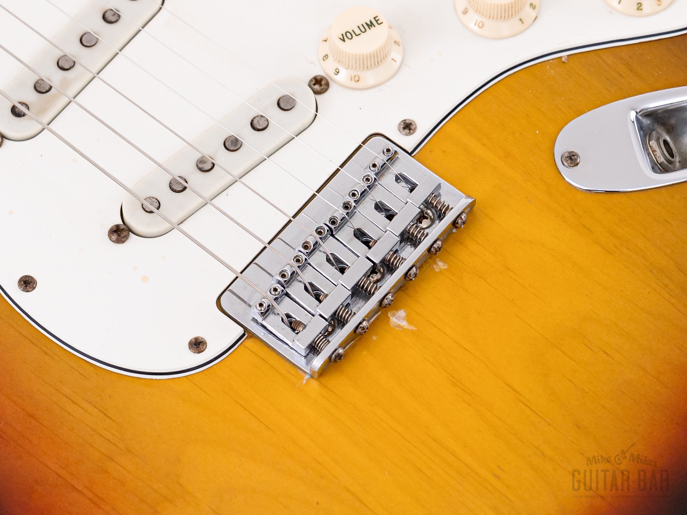 1975 Fender Stratocaster Hardtail Vintage Guitar Sunburst w/ Case