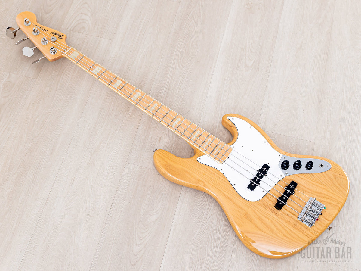 Fender Jazz Bass '75 reissue front diagonal