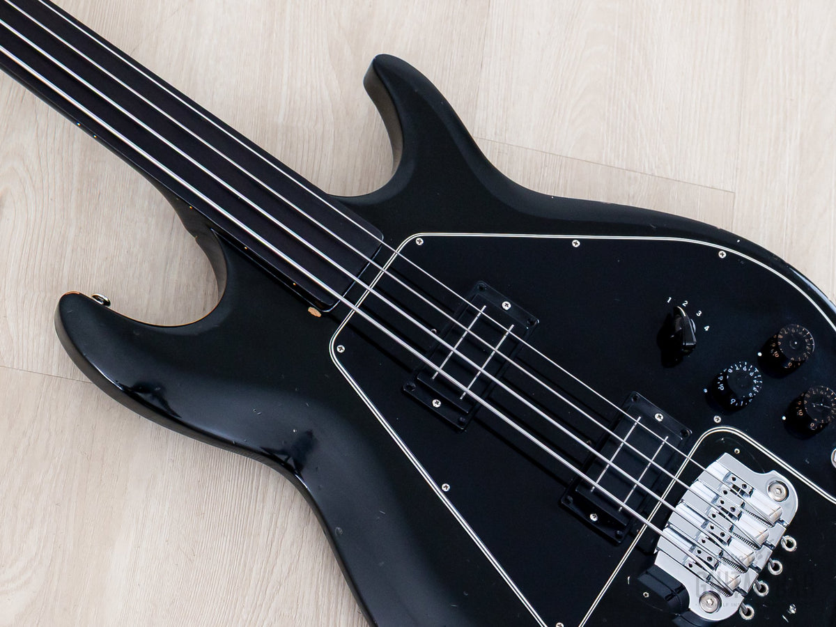 Ripper body showing pickups, controls and bridge