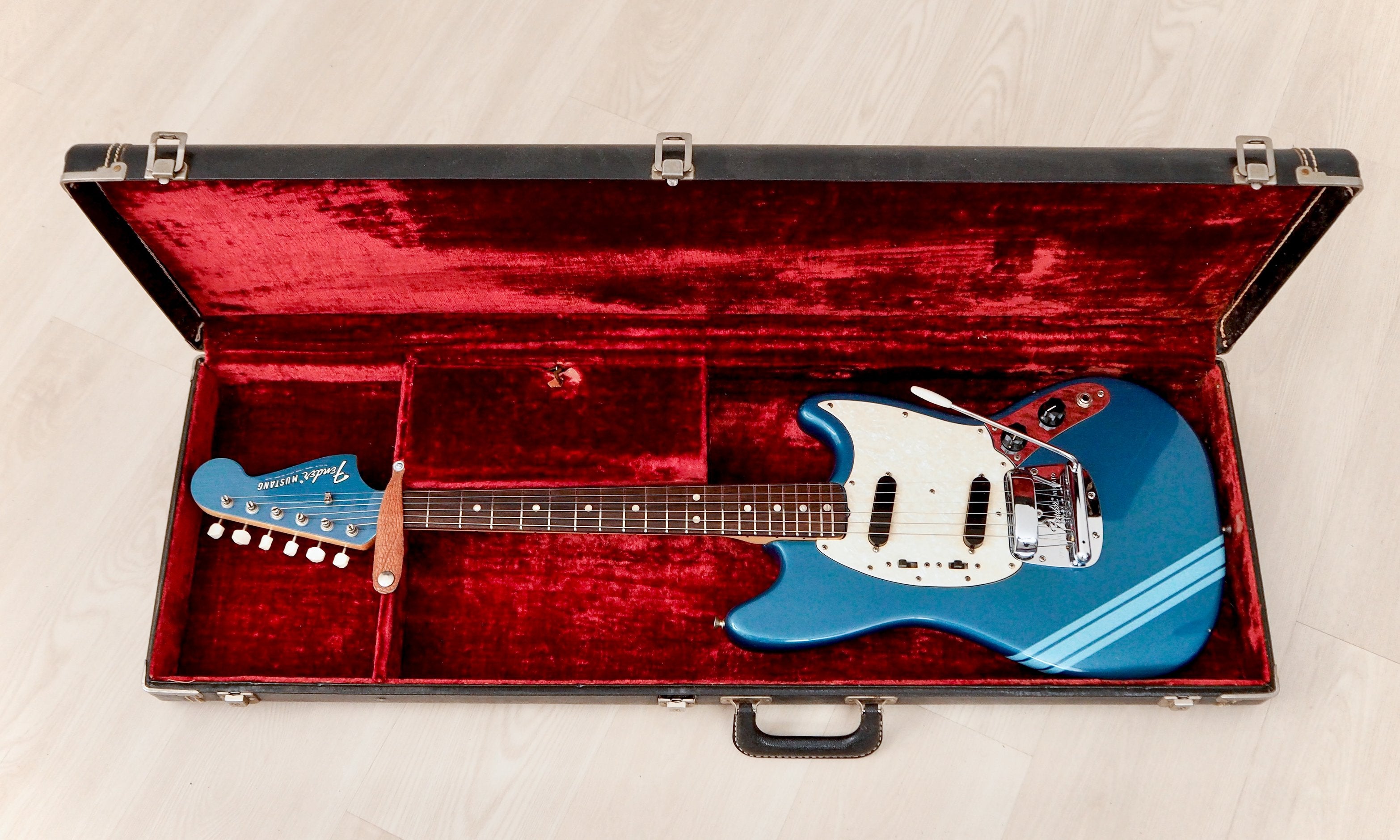 1970 Fender Competition Mustang Competition Burgundy + Headstock, Shor