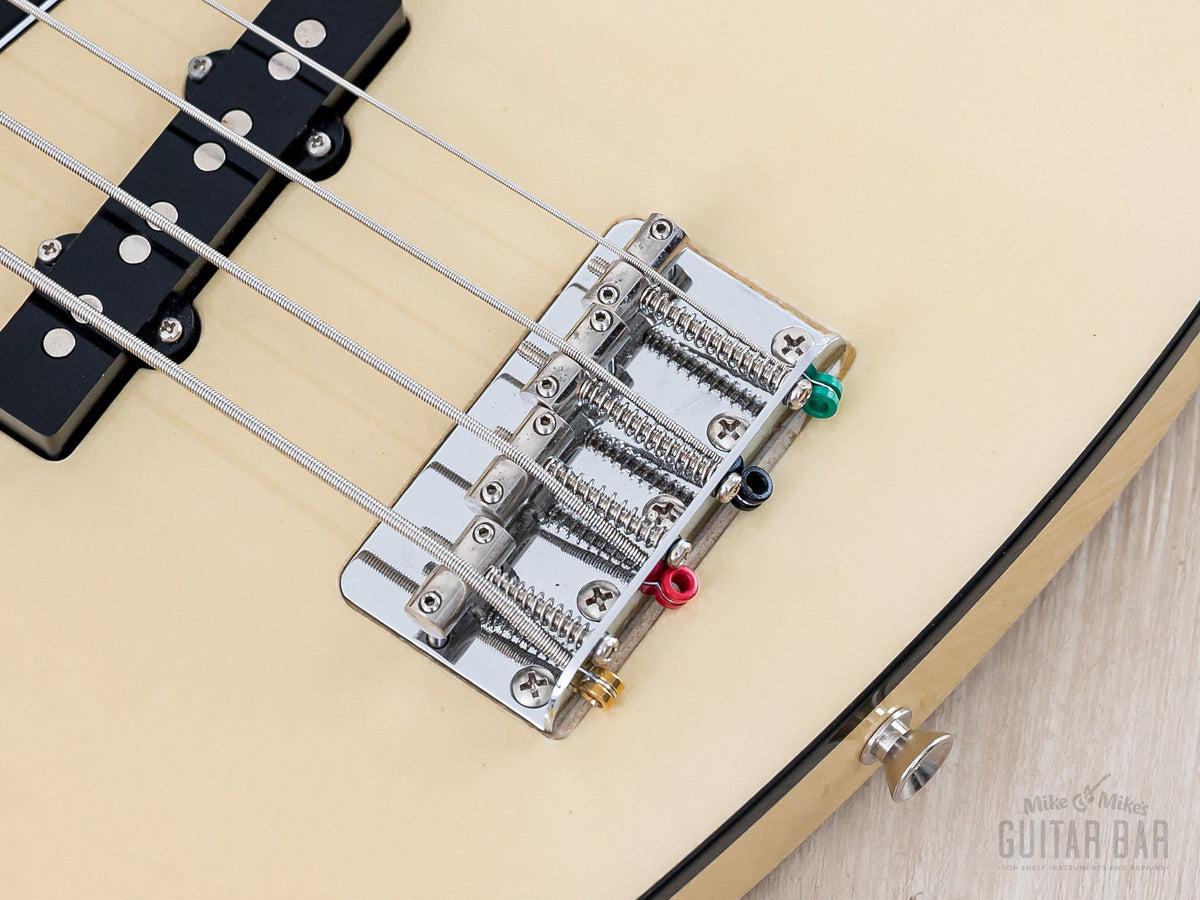 2011 Fender Aerodyne Jazz Bass PJ Vintage White, bridge and bridge pickup close-up