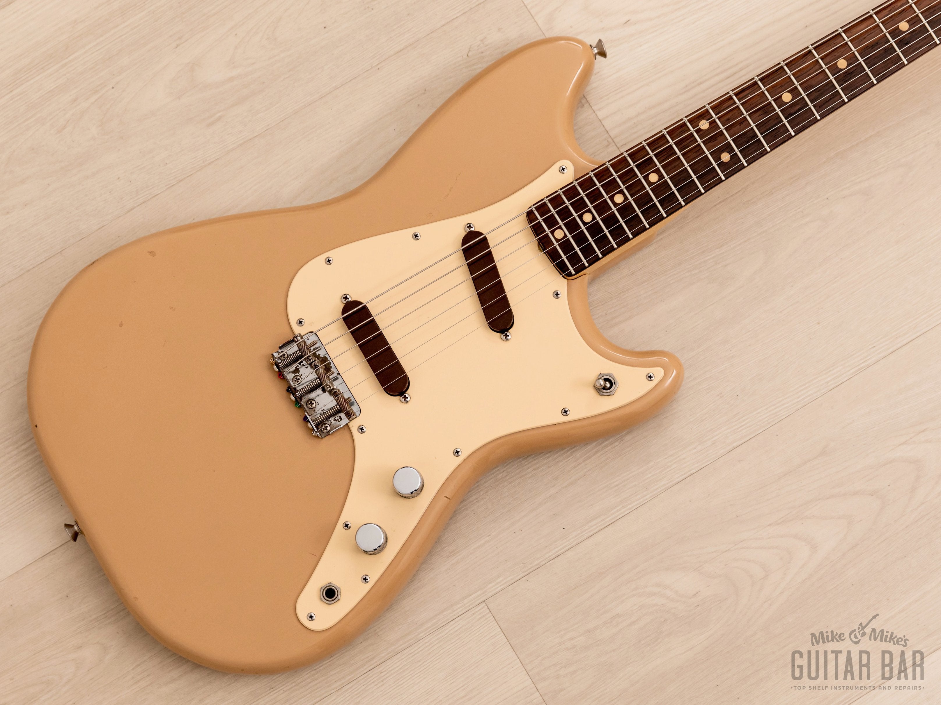 1959 Fender Duo Sonic Vintage Pre-CBS Electric Guitar Desert Sand Slab –  Mike & Mike's Guitar Bar