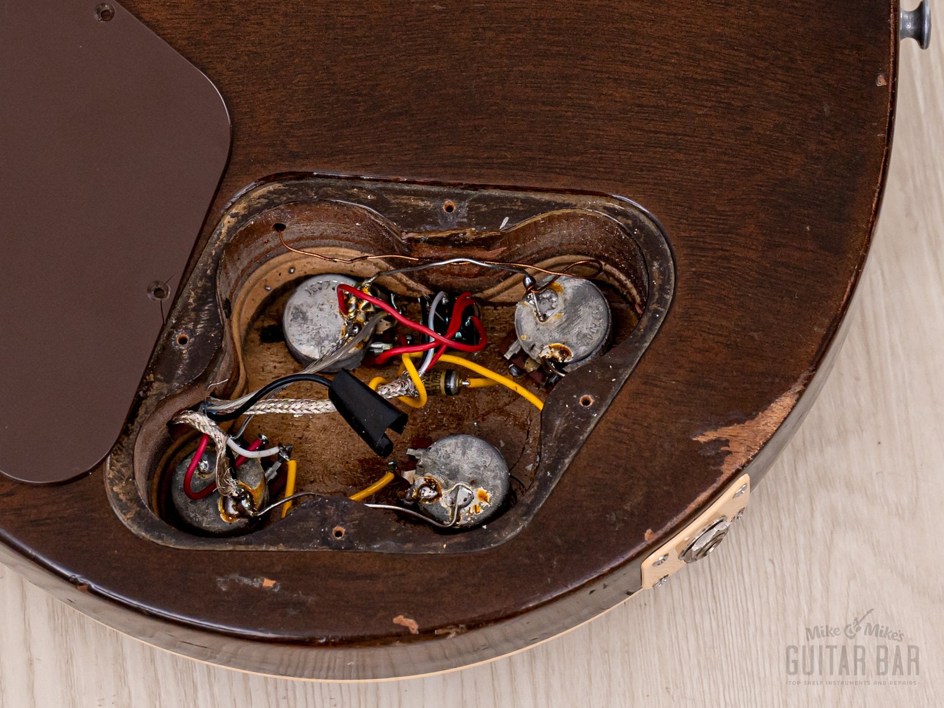 1973 Gibson Les Paul Deluxe Goldtop, Standard Conversion w/ DiMarzio Super Distortion & Case