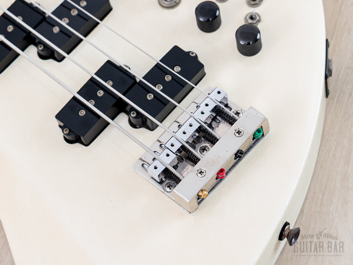 Bridge pickup and toploader bridge close-up