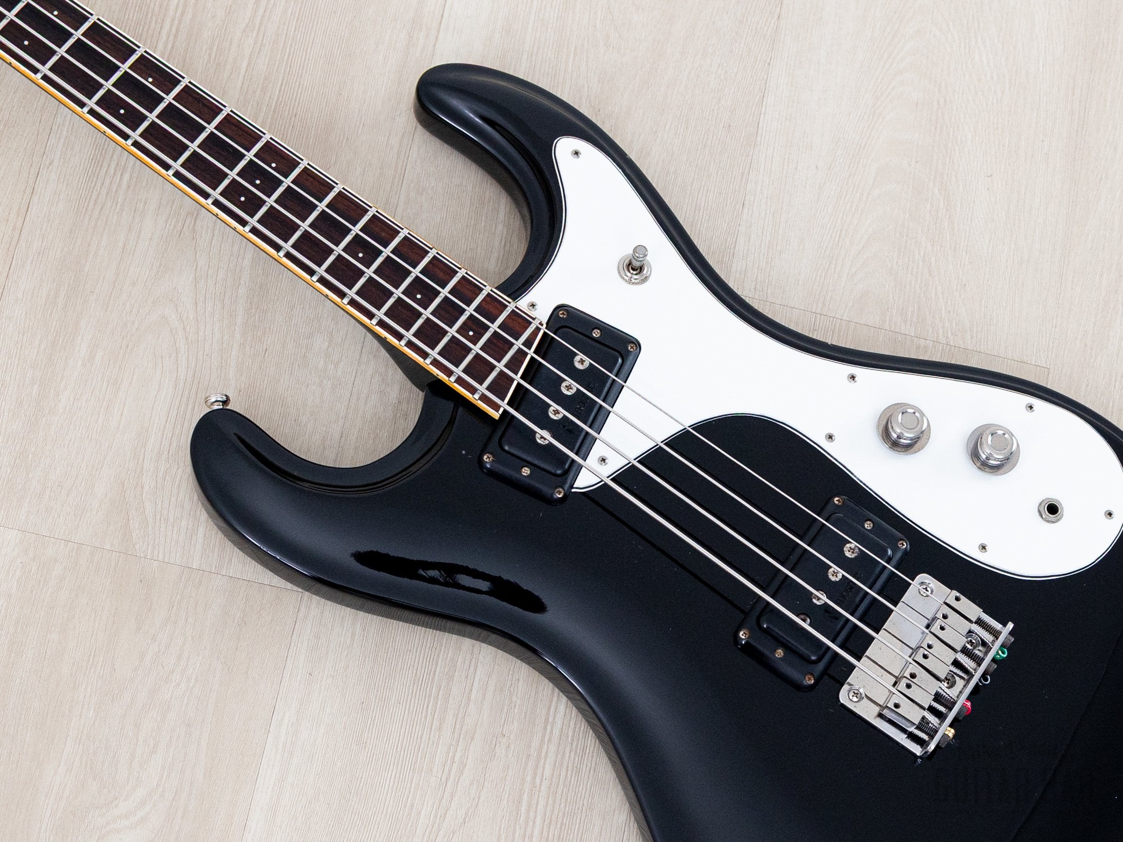 1990 Mosrite Ventures Model Bass Standard Series VMB-900 Black w/ Case