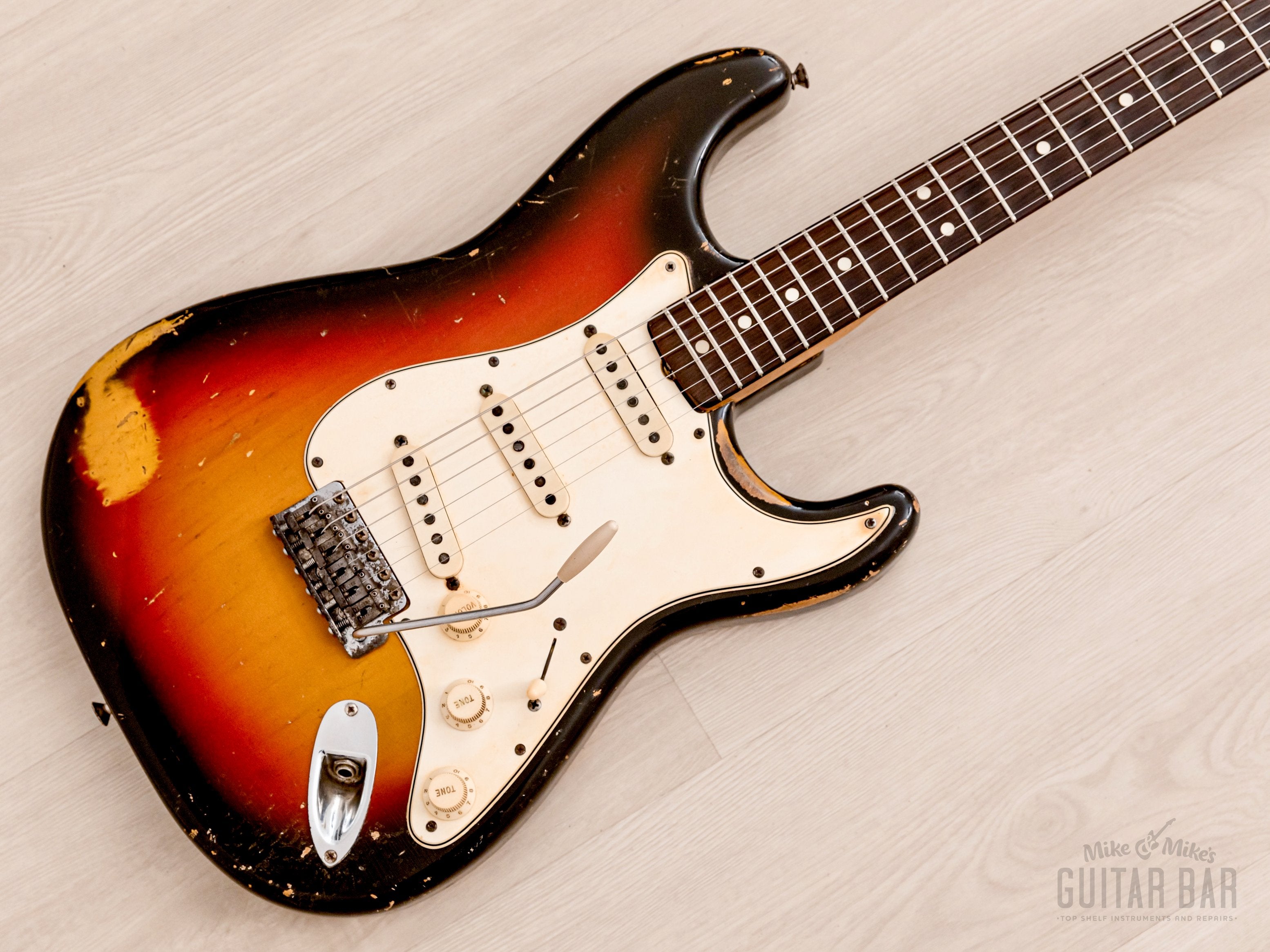 1965 Fender Stratocaster Vintage Electric Guitar Sunburst w/ Case