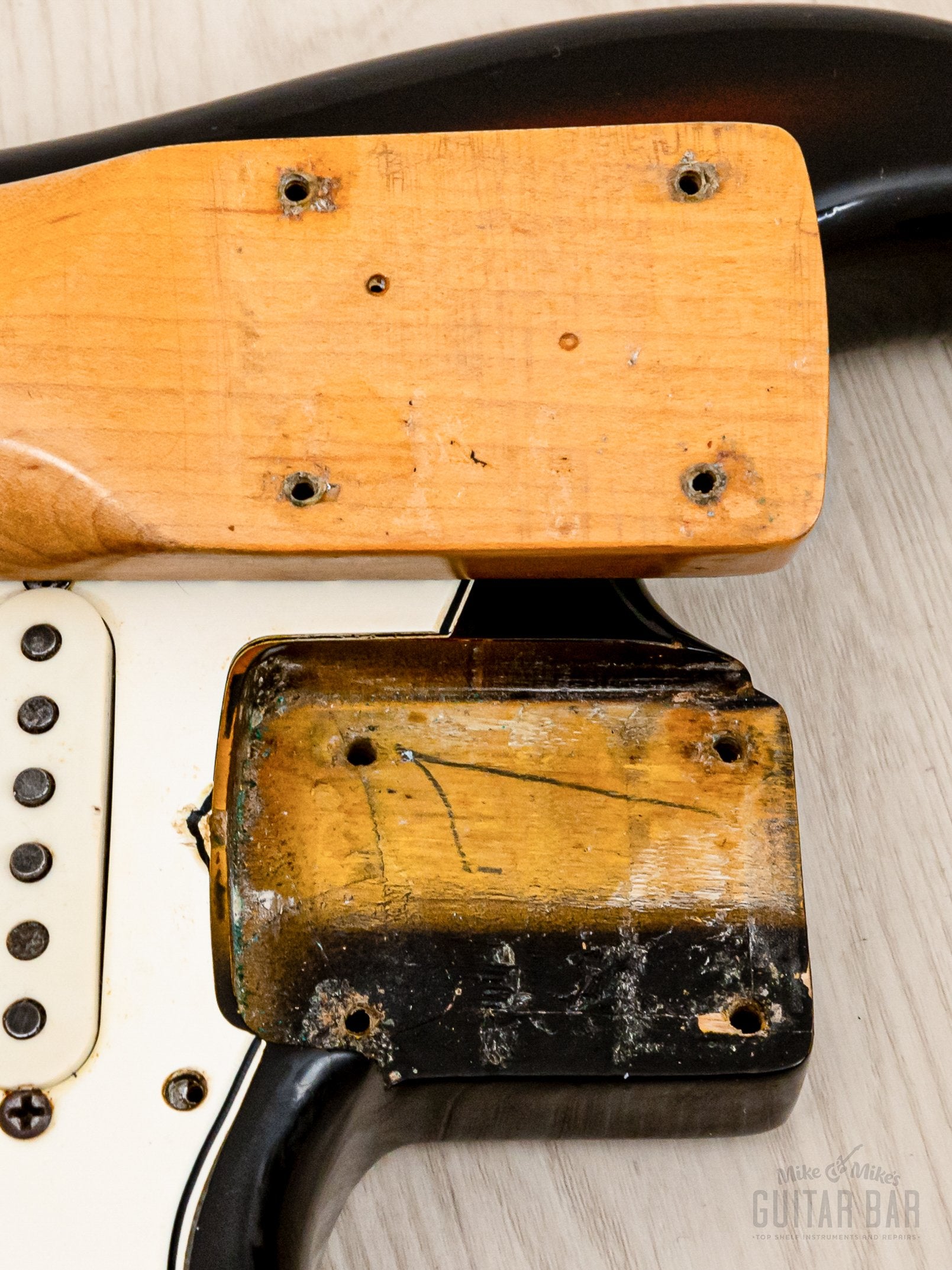 1965 Fender Stratocaster Vintage Guitar Sunburst w/ Case