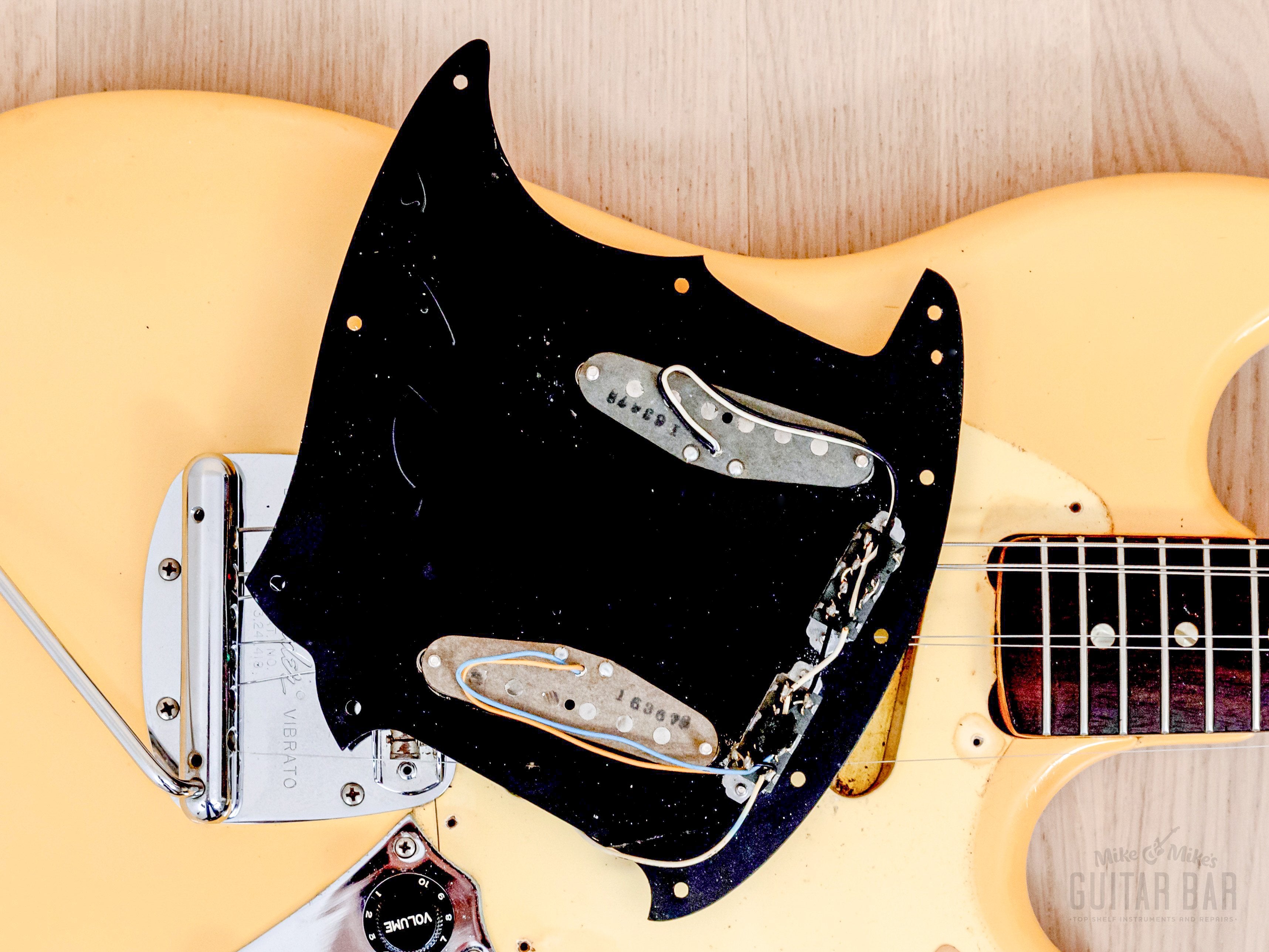1978 Fender Mustang Vintage Electric Guitar Olympic White 100% Original w/ Case