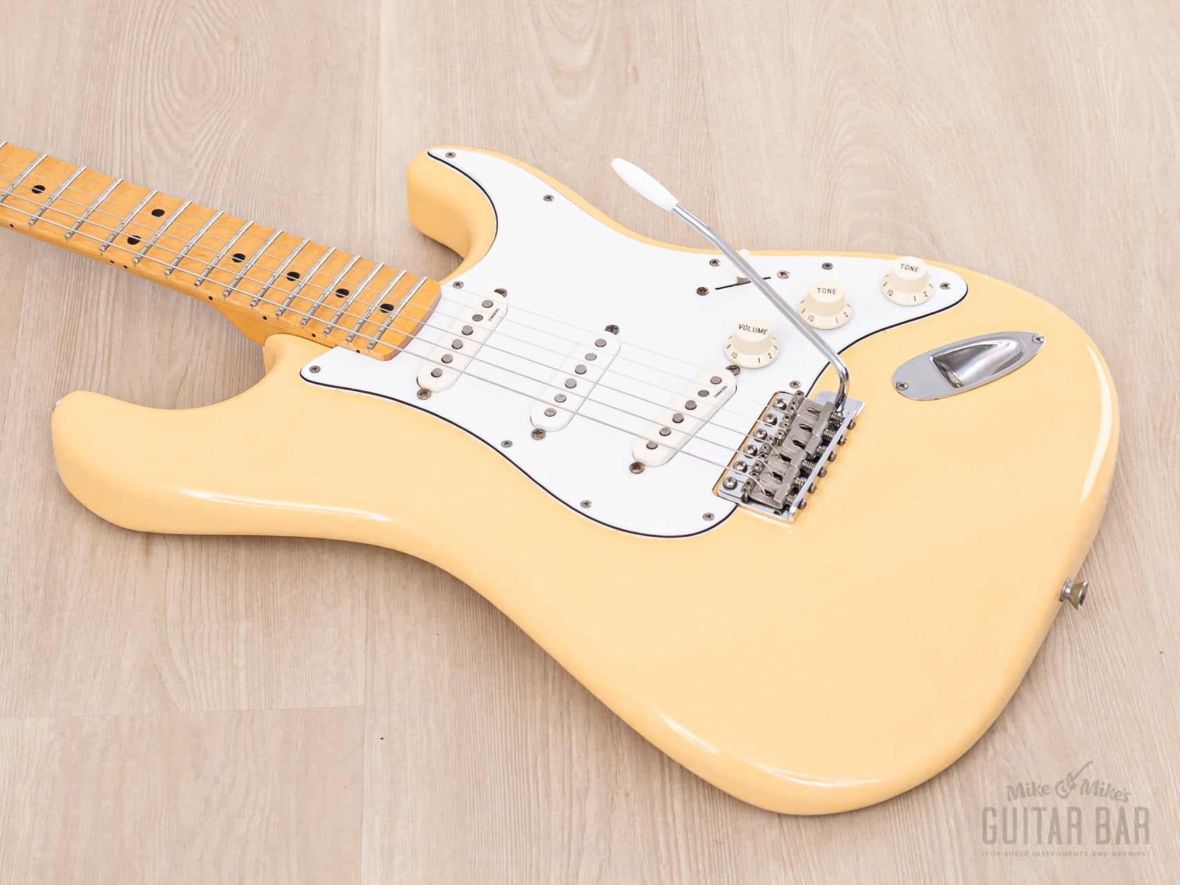 2001 Fender Yngwie Malmsteen Stratocaster ST71-140YM Yellow White, Near-Mint w/ Tweed Case & Hangtag, Japan
