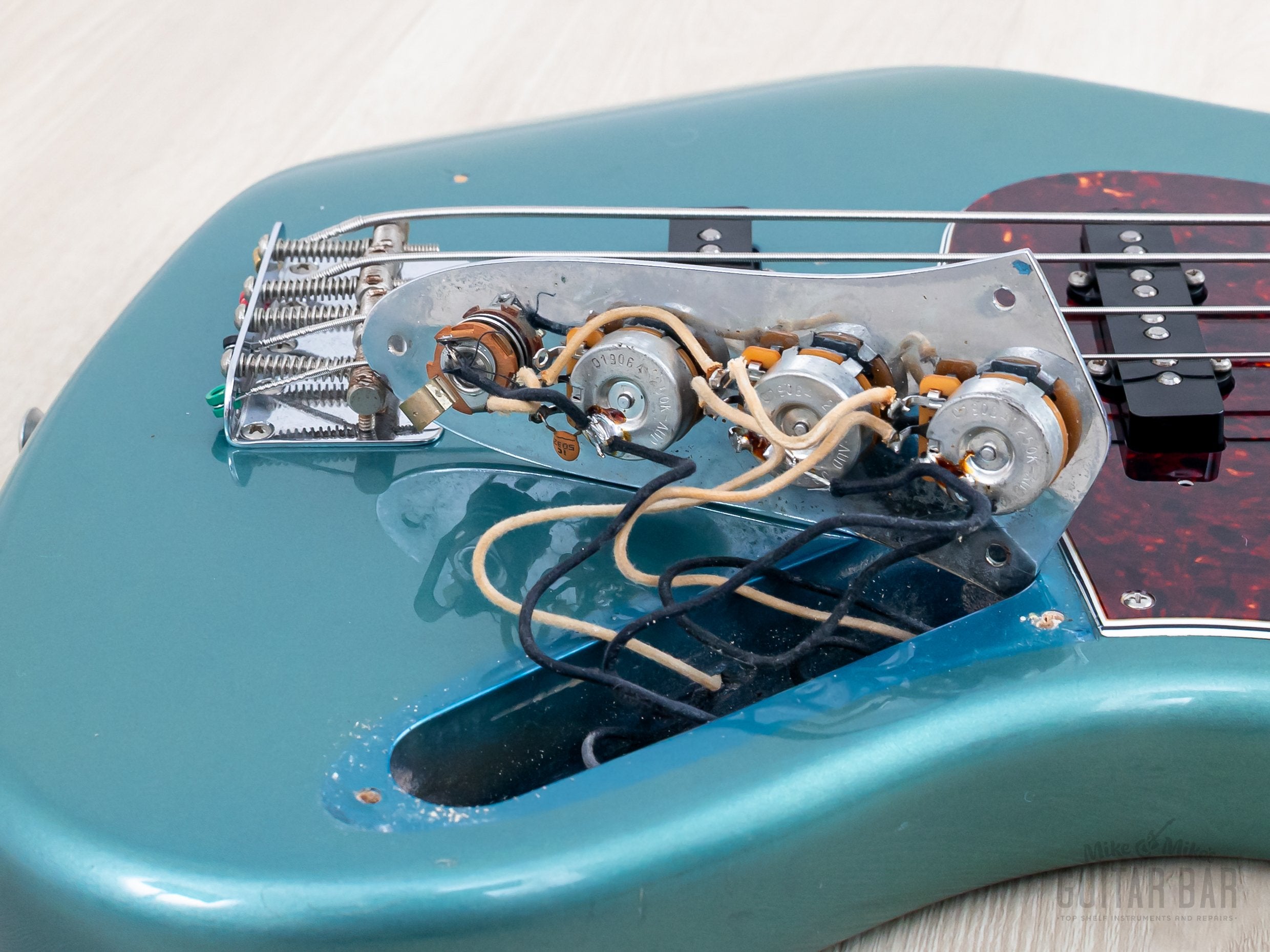 2000 Fender American Vintage '62 Jazz Bass Lake Placid Blue w/ Tweed C