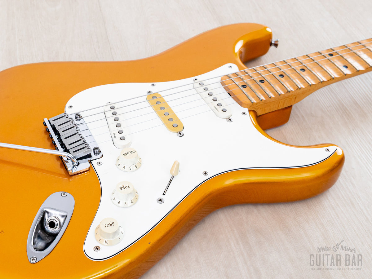 1991 Fender Order Made Yngwie Malmsteen Strat Gold, body close-up