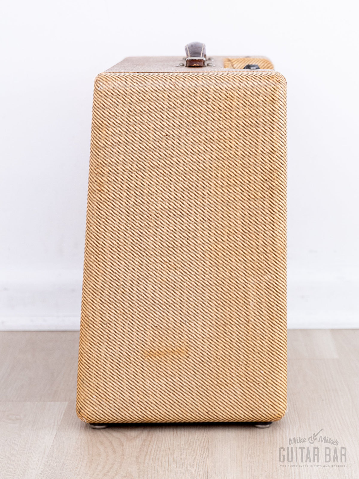 Fender Deluxe 5E3 tweed opposite side