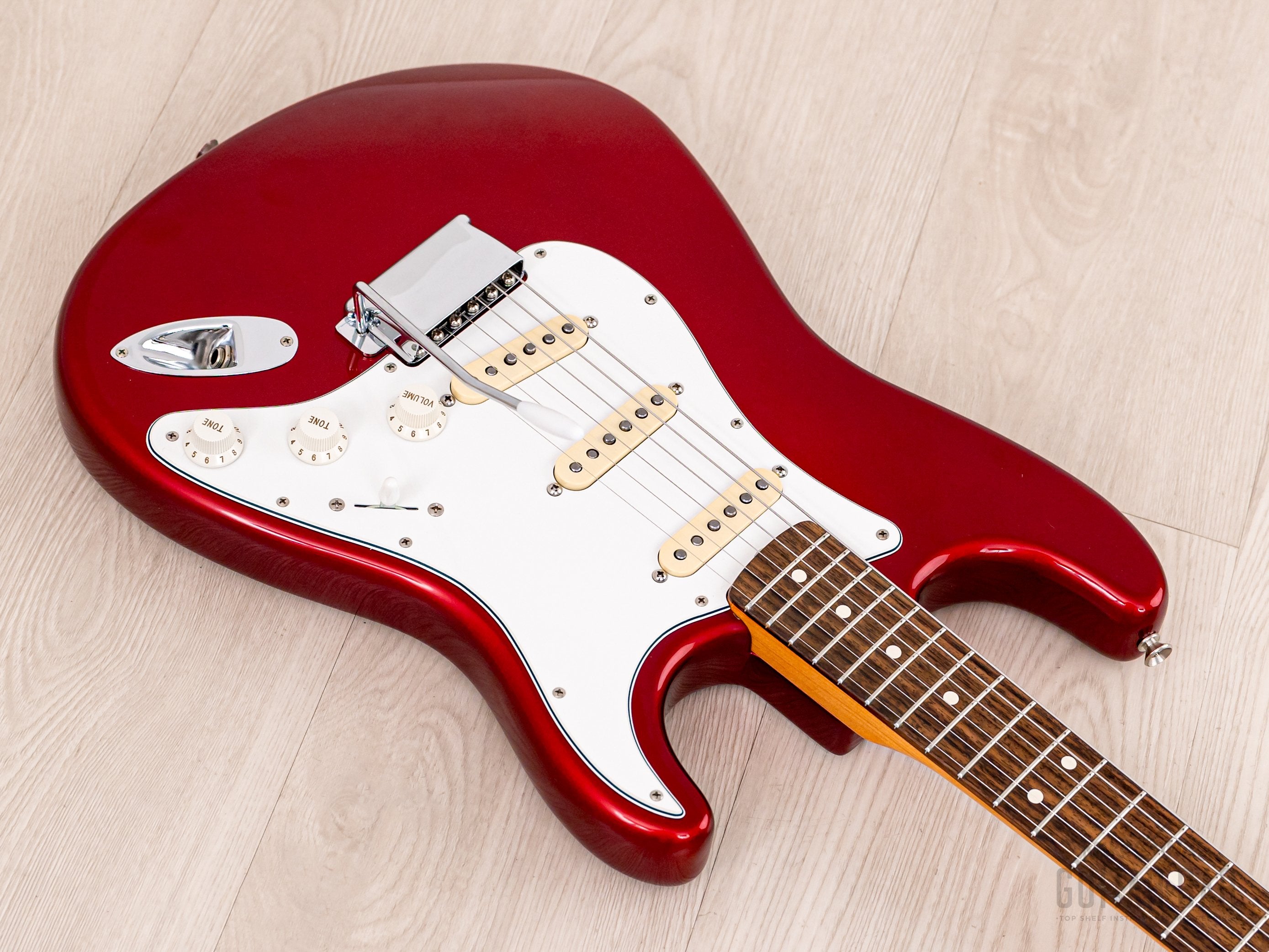 1997 Fender American Vintage '62 Stratocaster Candy Apple Red, Near-Mi