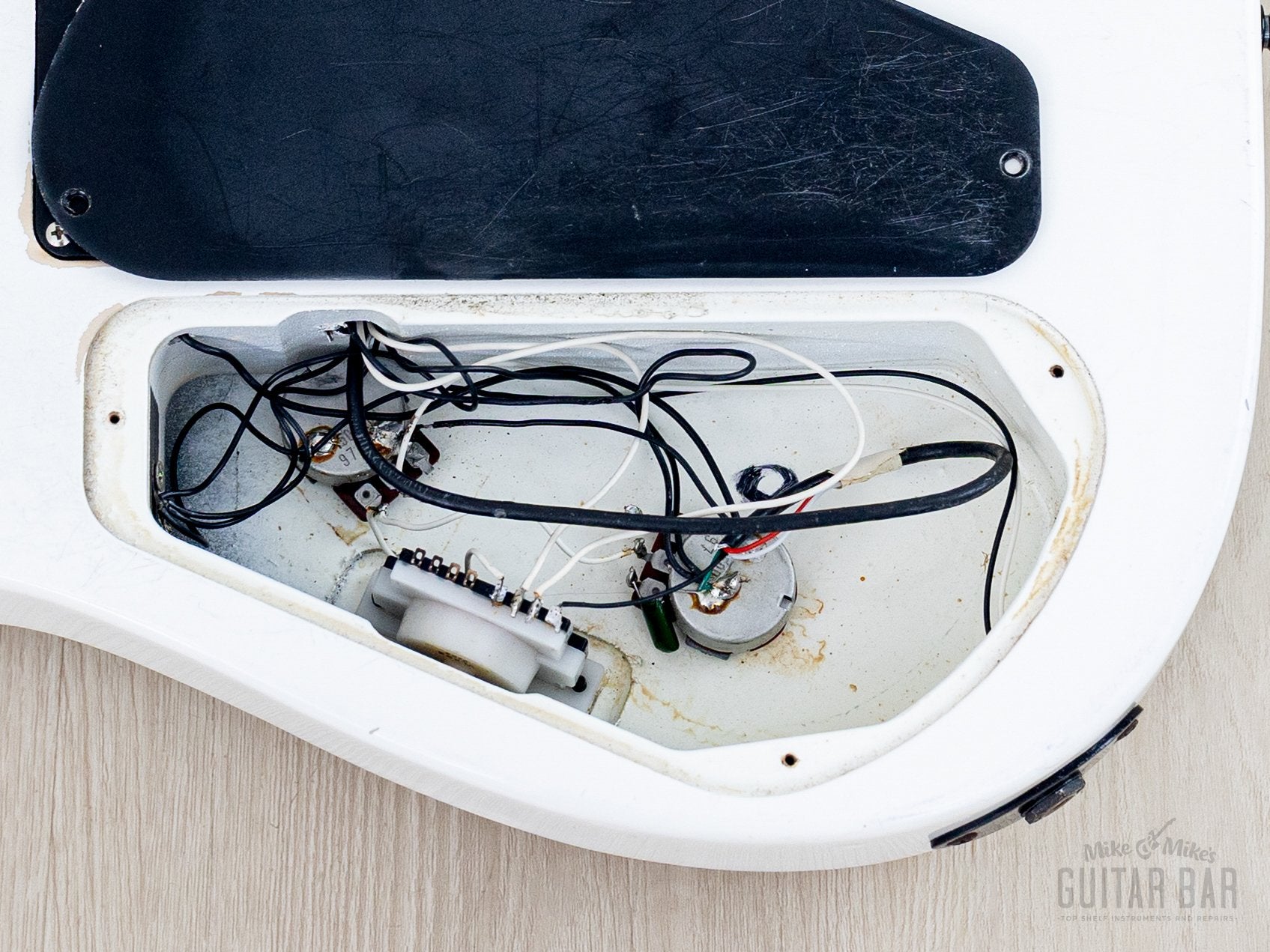 1989 Charvel Jackson DK-085-SSH Snow White w/ Floyd Rose, Japan