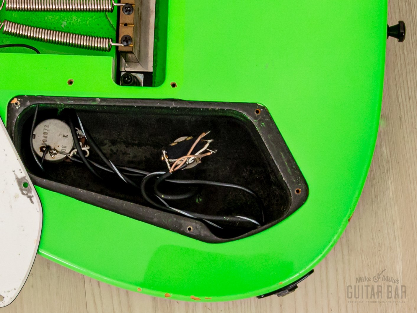 1990 B.C. Rich NJ Series Gunslinger GS-MR851 Slime, Neon Green, C.C. DeVille