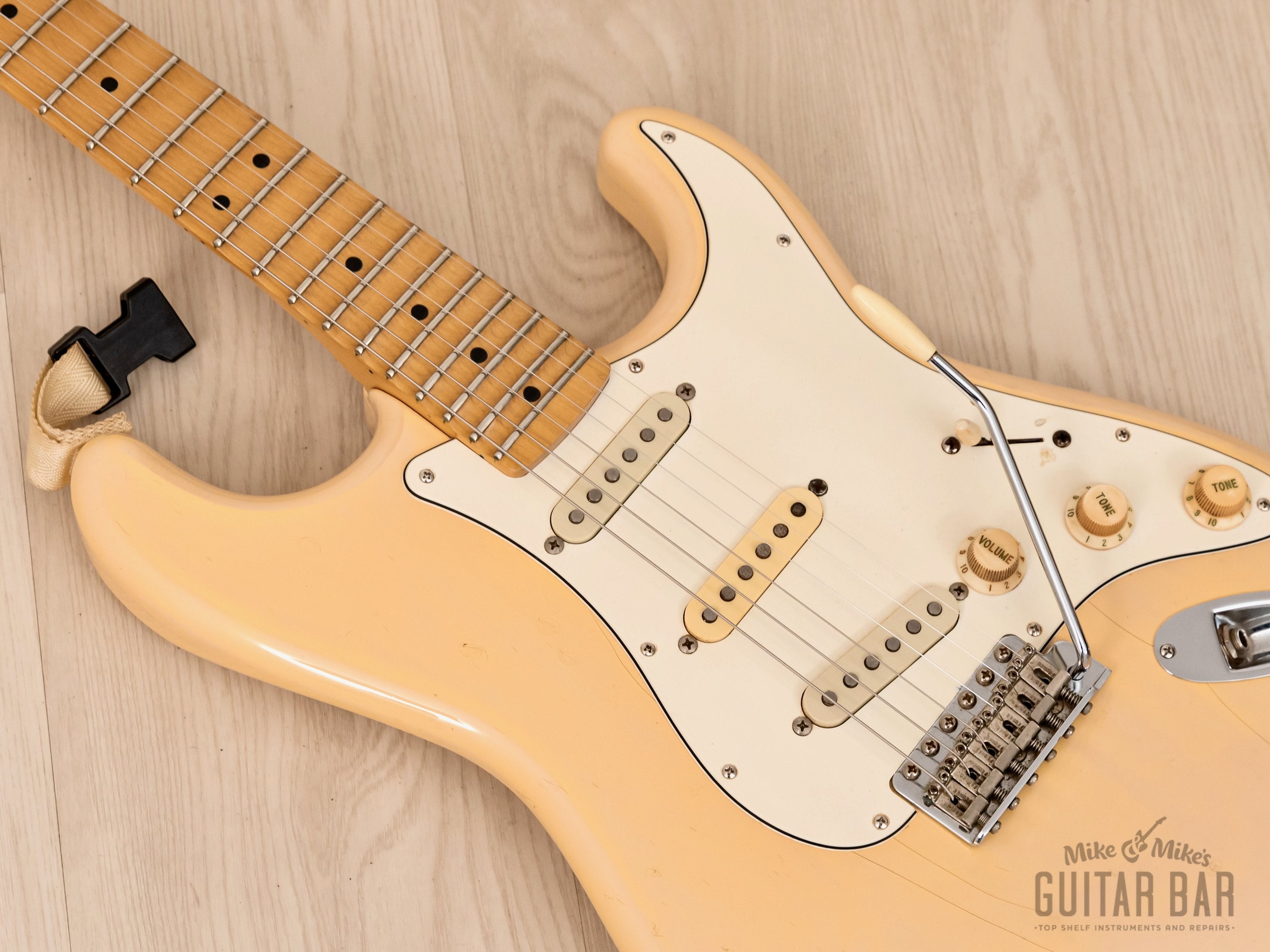 1996 Fender Custom Edition Yngwie Malmsteen Signature Stratocaster  ST72-140YM Yellow White w/ Case, Japan MIJ