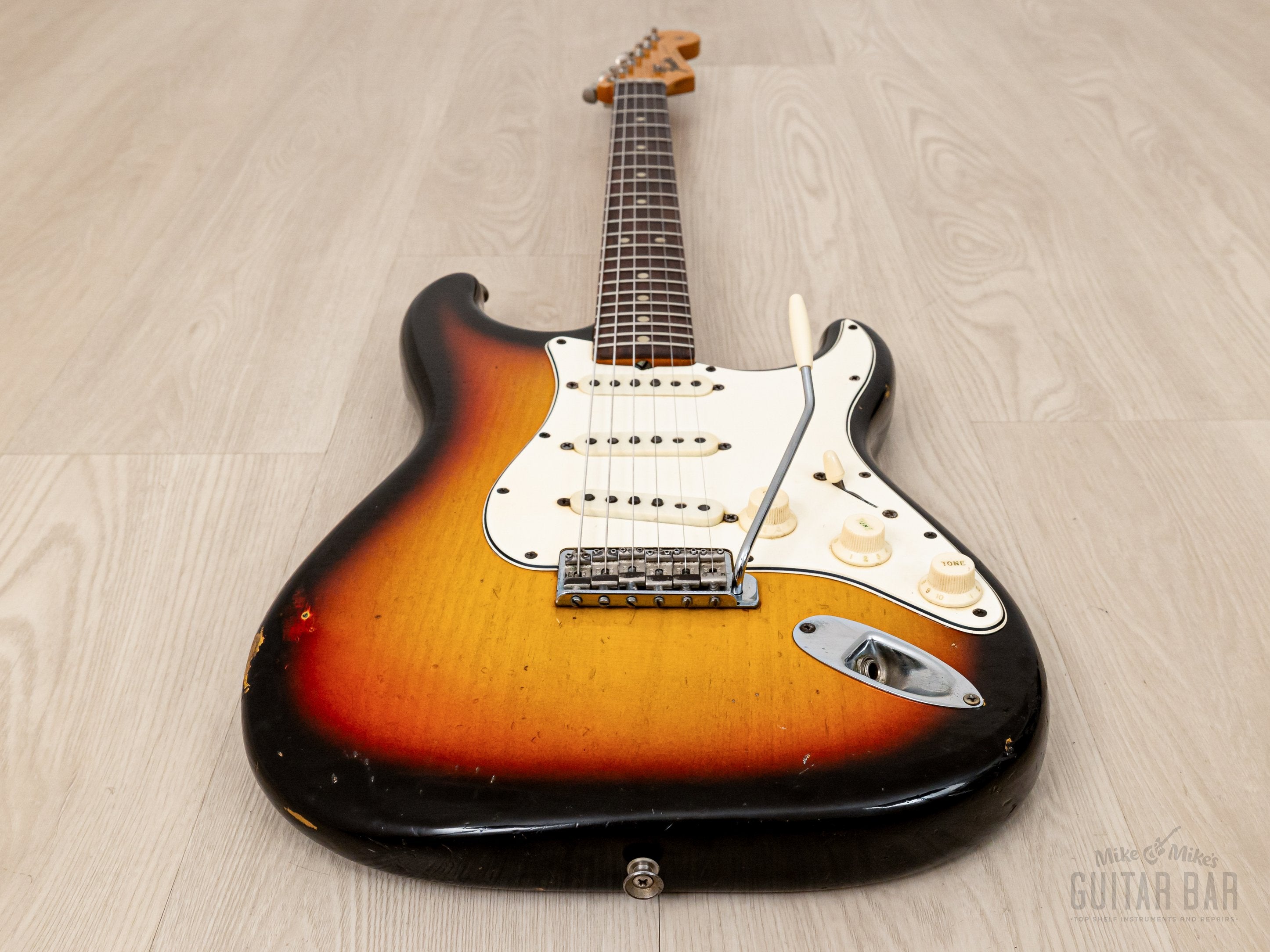 1965 Fender Stratocaster Vintage Guitar Sunburst w/ Case