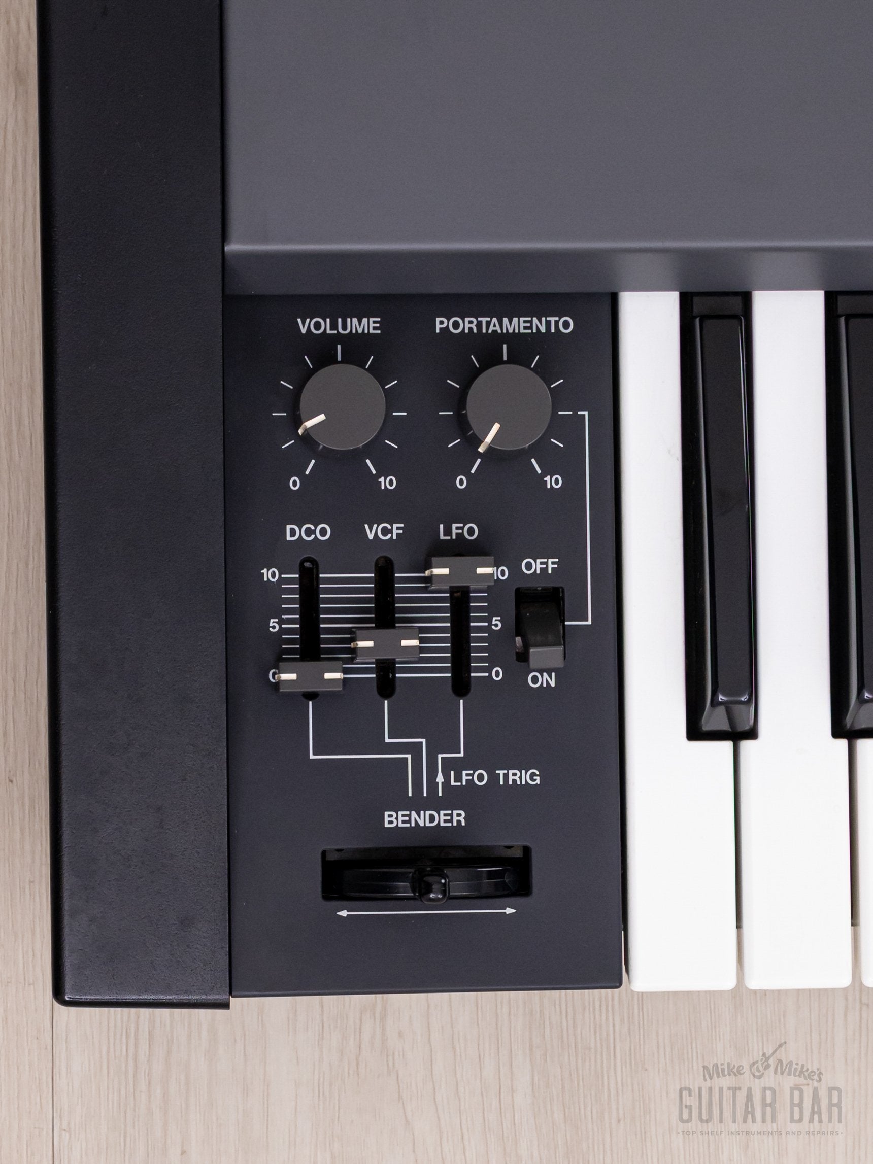 1985 Roland Juno-106 Vintage Analog Synthesizer Near-Mint, Serviced 120v
