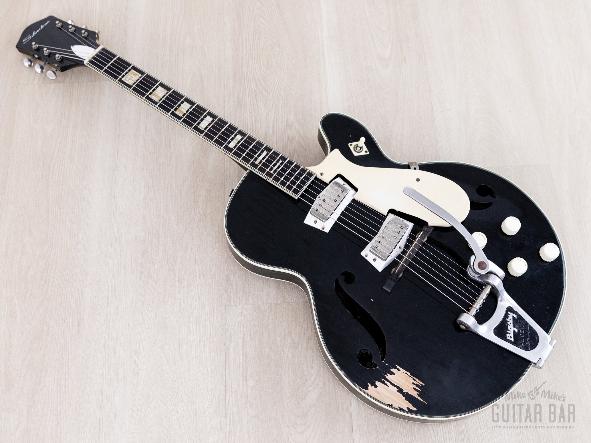 60s Silvertone ヴィンテージギター　made in USA s-l1200.jpg