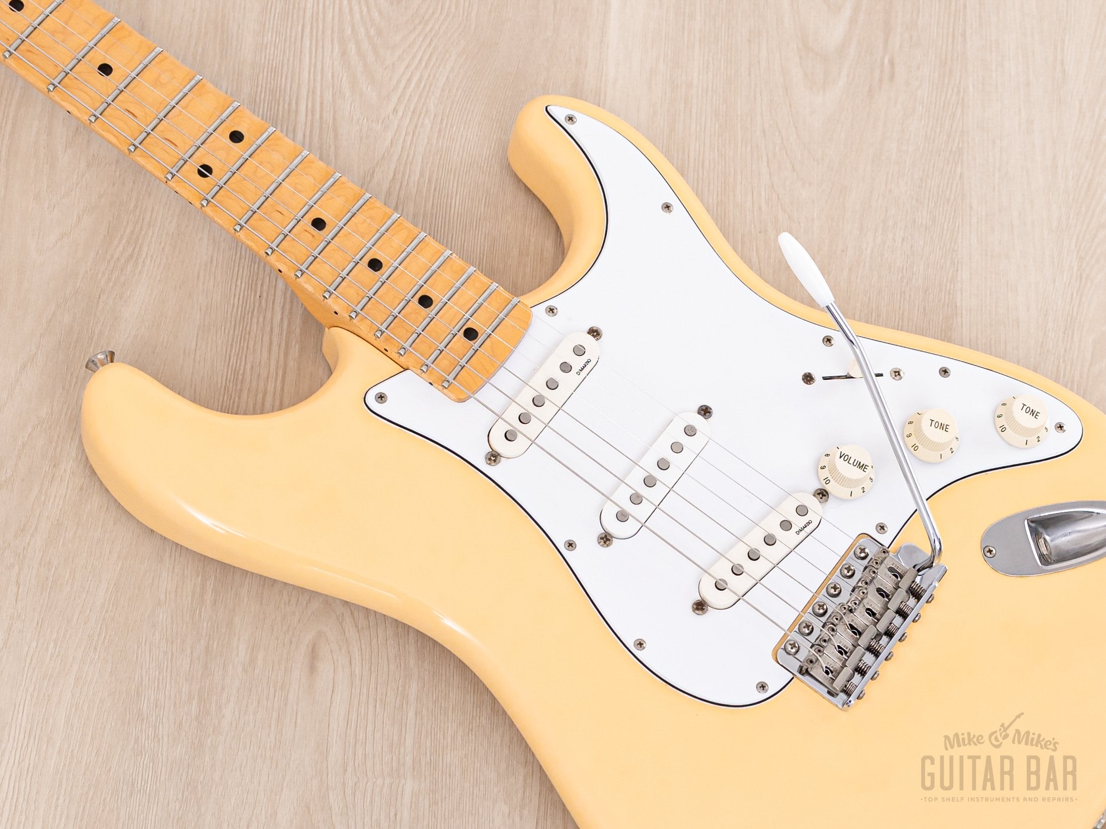 2001 Fender Yngwie Malmsteen Stratocaster ST71-140YM Yellow White, Near-Mint w/ Tweed Case & Hangtag, Japan
