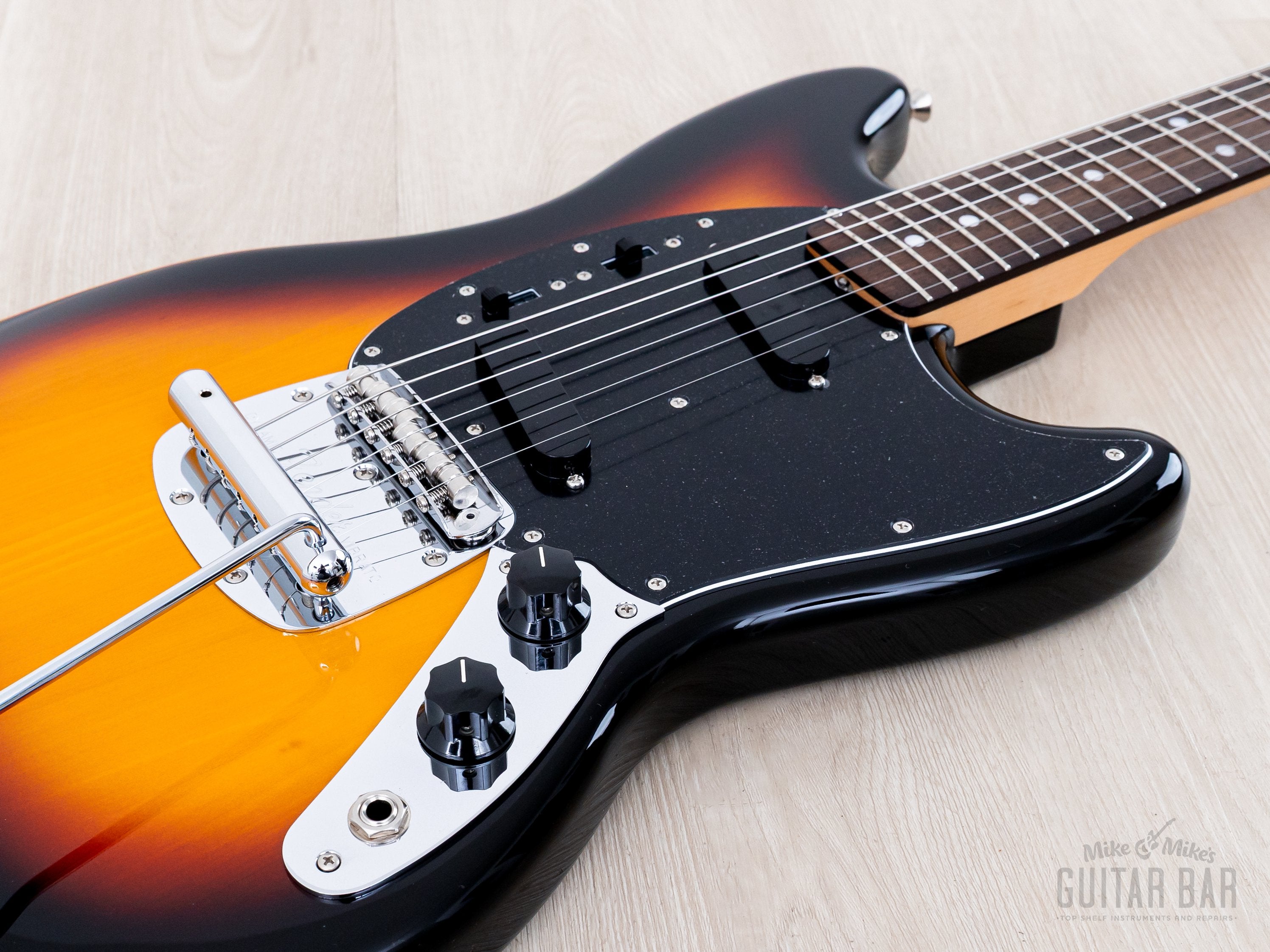 2023 Fender Traditional II '70s Mustang FSR Collection Sunburst, Japan